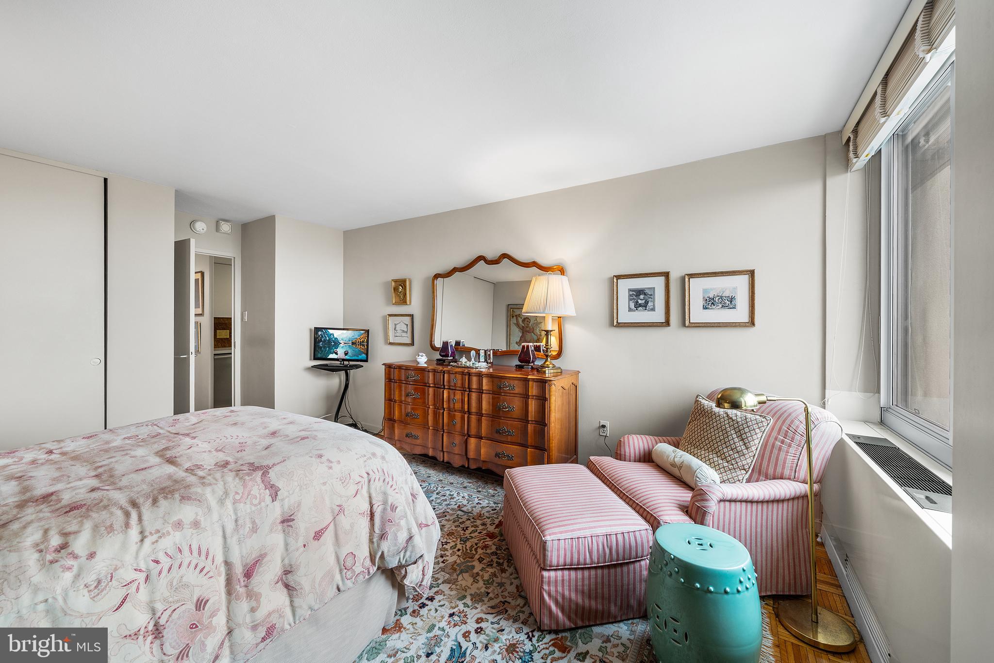 WASHINGTON SQ - Residential