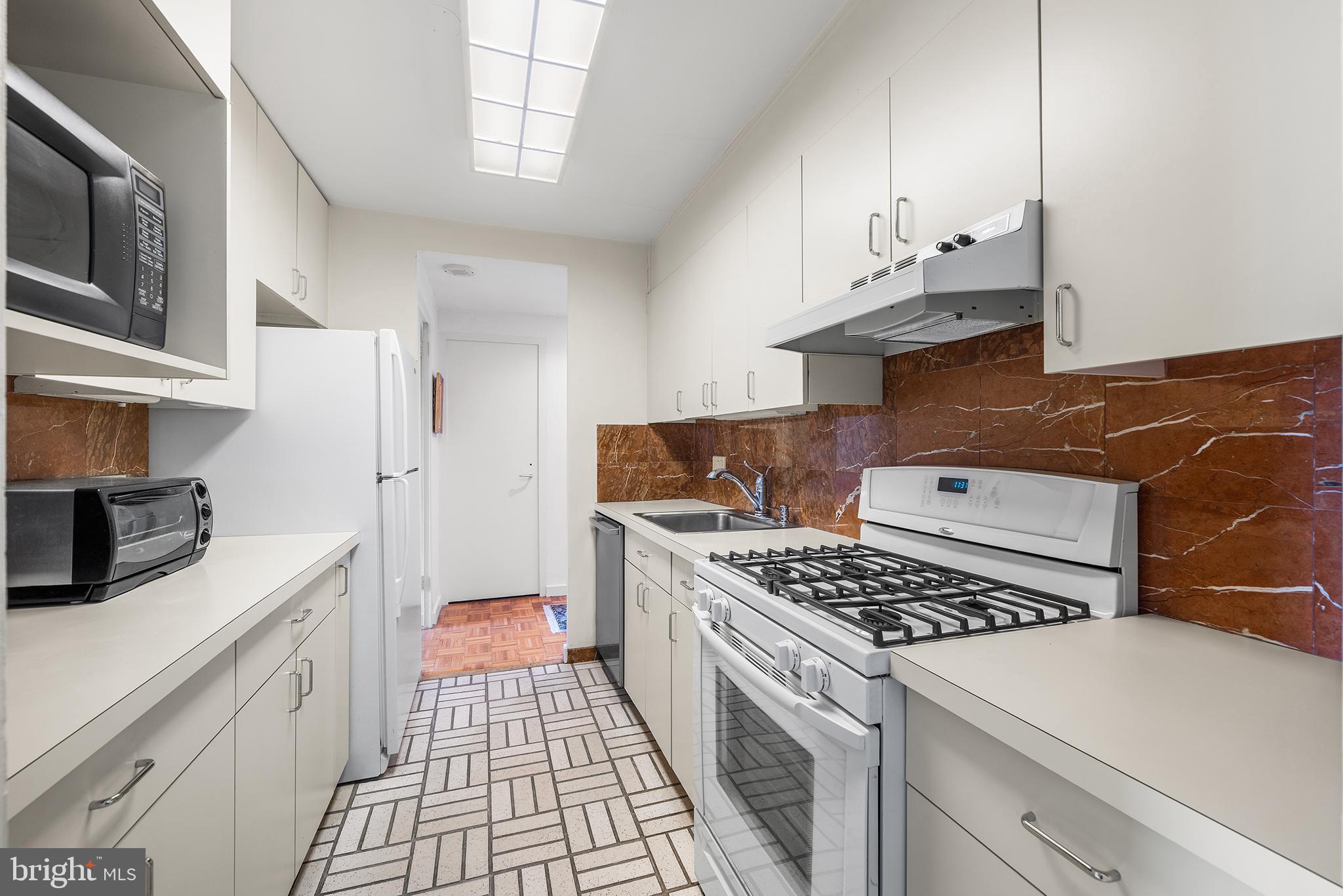 WASHINGTON SQ - Residential