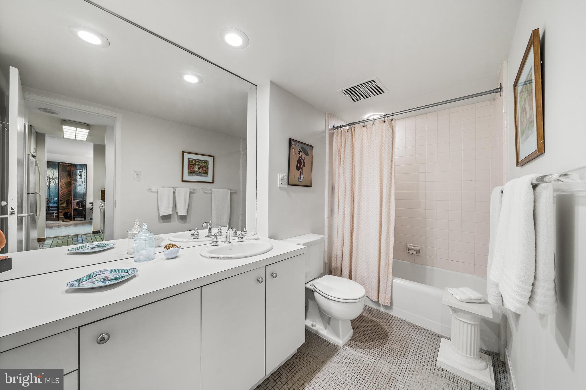 WASHINGTON SQ - Residential