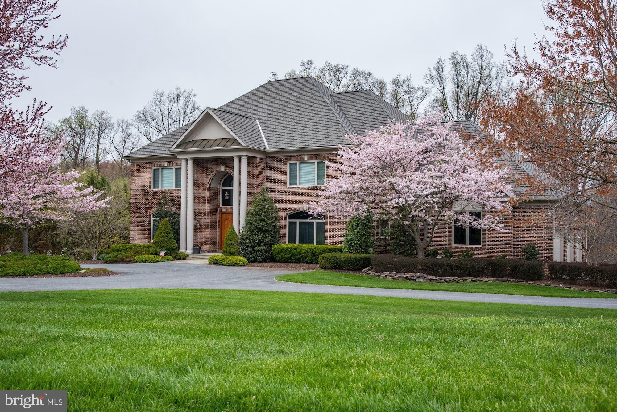 An amazing home! Custom built w/11' ceilings in Lwr Lvl, 10' ceilings on Main, 9' ceilings on Upper Lvl. 2 story Foyer w/dramatic sweeping staircase. Open, airy interior- traditional or contemporary will work!  Perfect, lrg scale entertaining spaces. Big kitchen w/ctr island, Breakfast Bay, Mud/laundry rm. Gorgeous flat, level backyard. Superior Mstr Suite w/FP, 2 HUGE walk-in closets. Churchill!