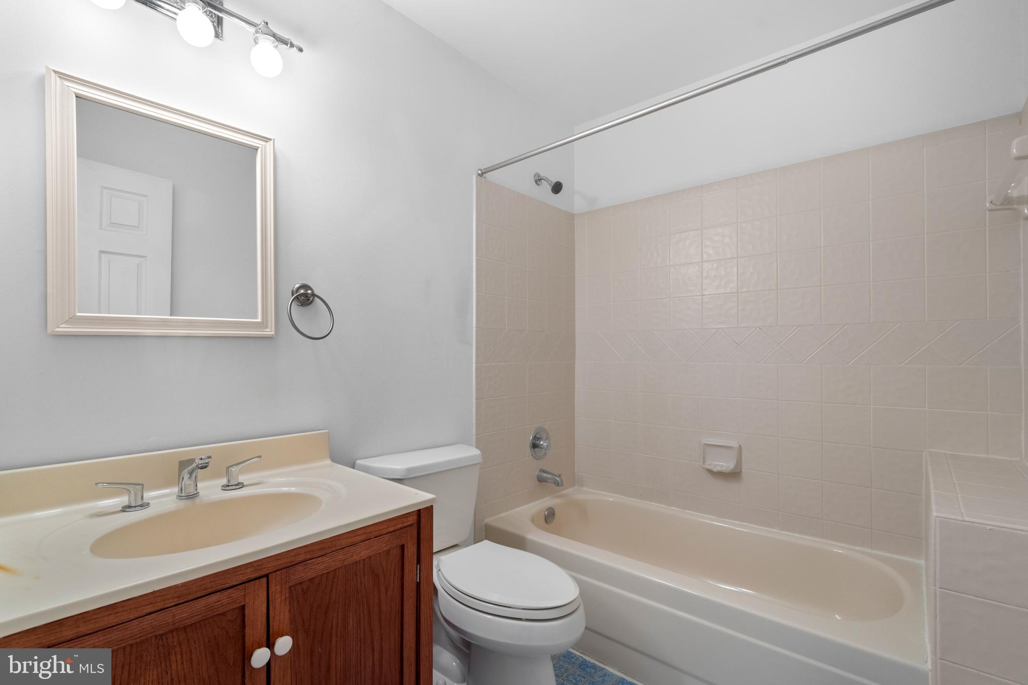 BARRINGTON POINTE CONDOS - Residential