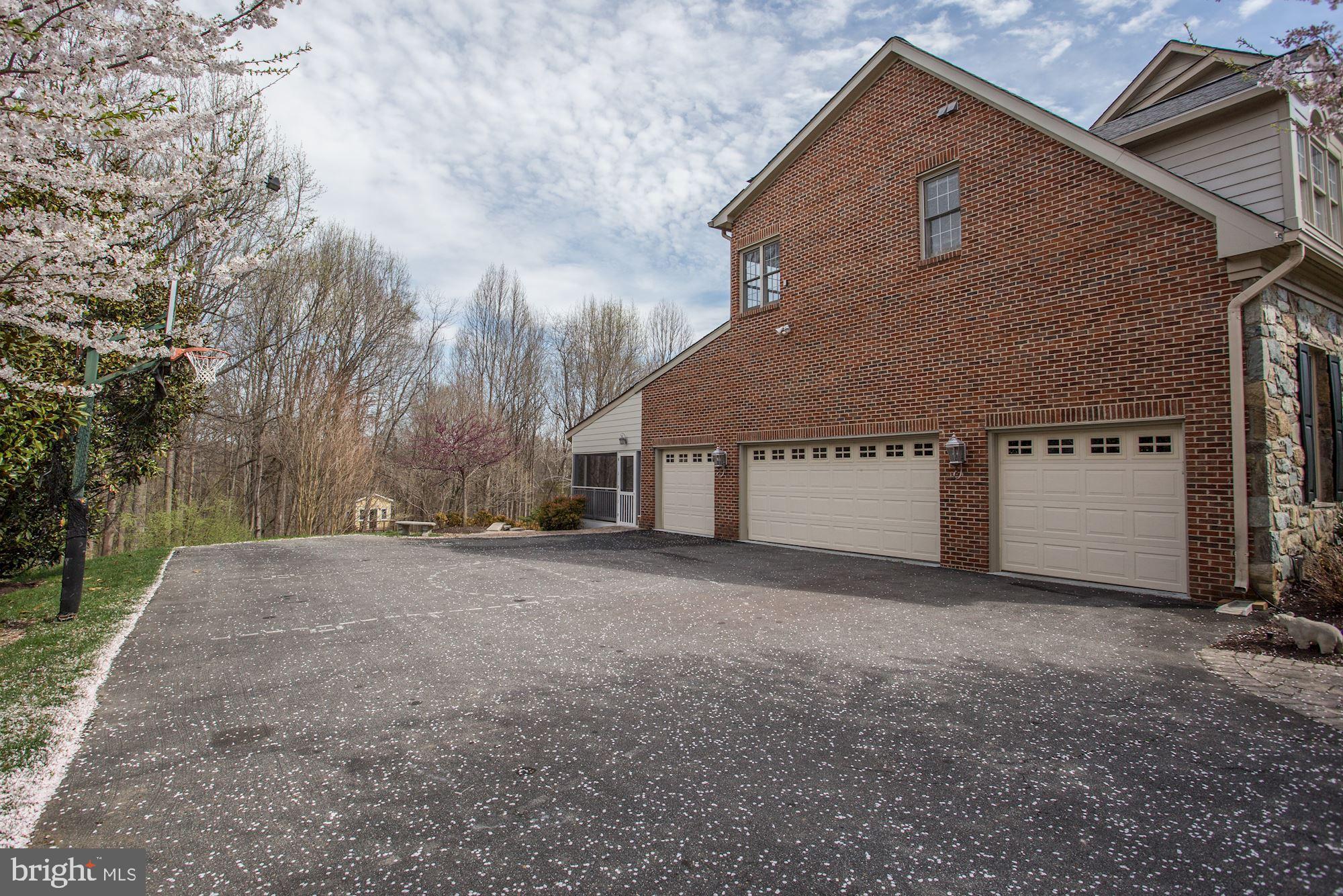SADDLE RIDGE - Residential