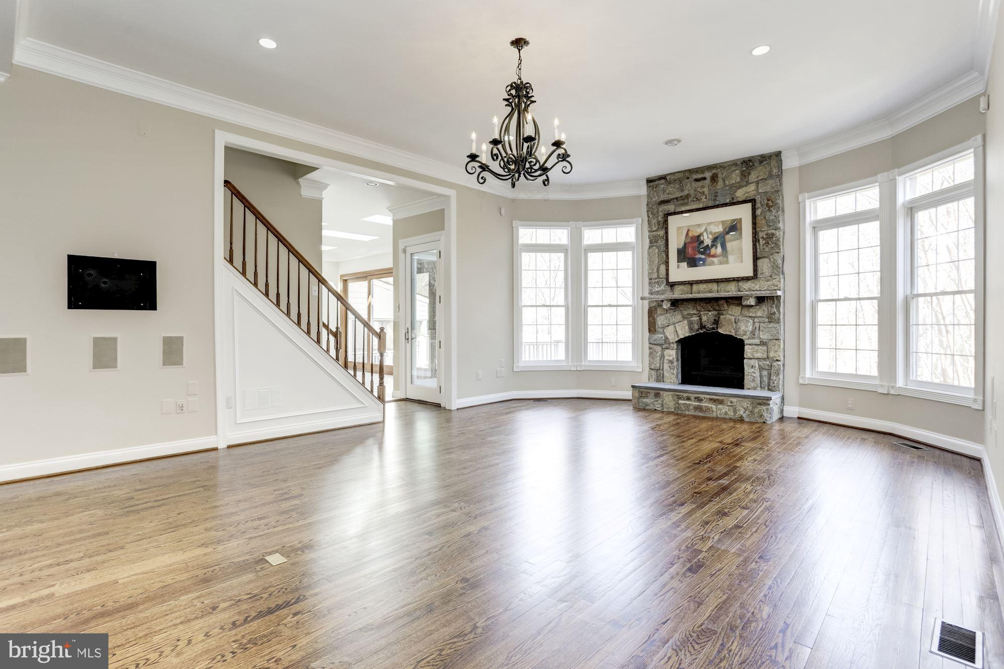 SADDLE RIDGE - Residential