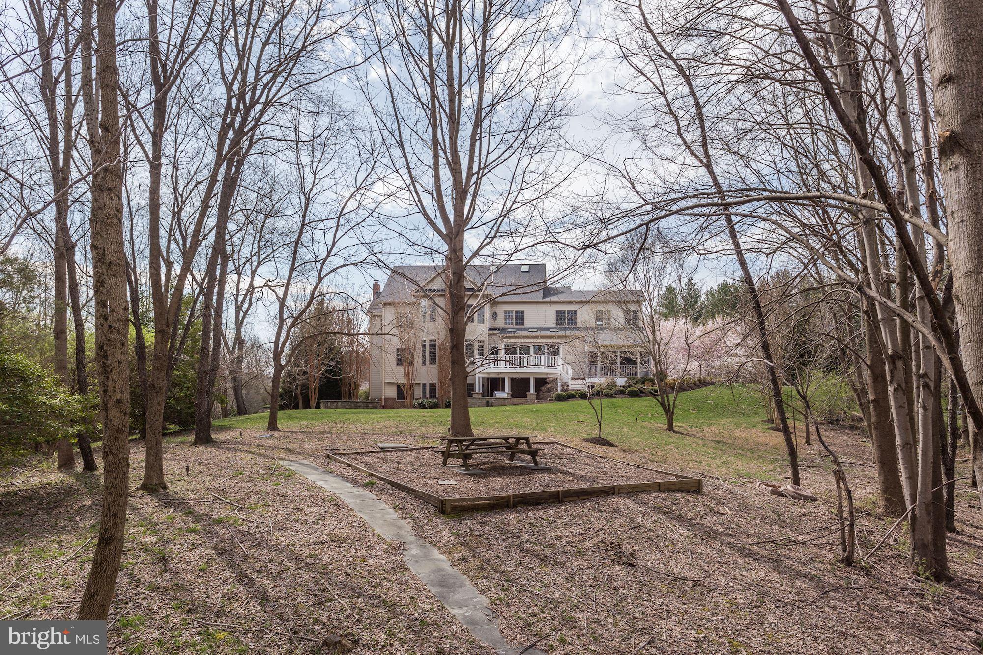SADDLE RIDGE - Residential