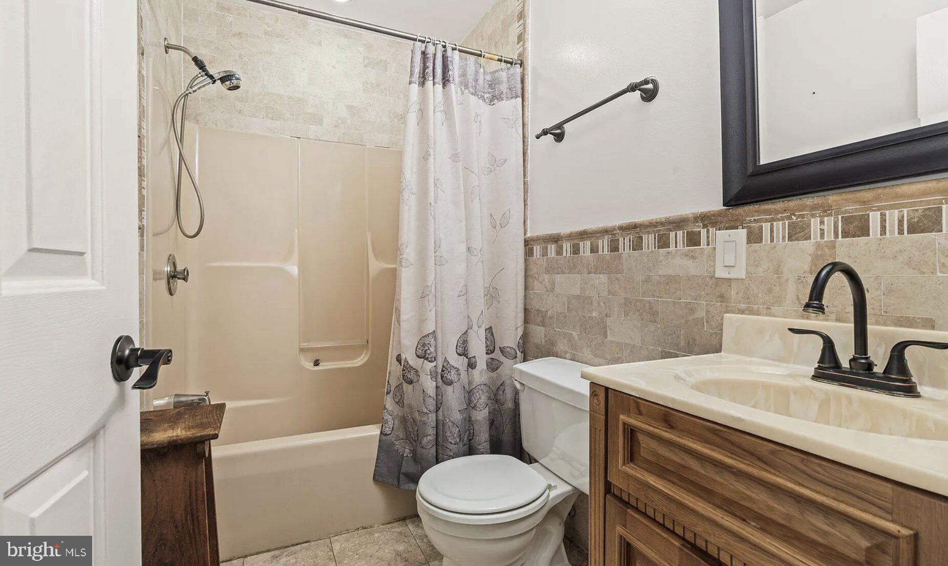 CLIFTON HEIGHTS - Residential
