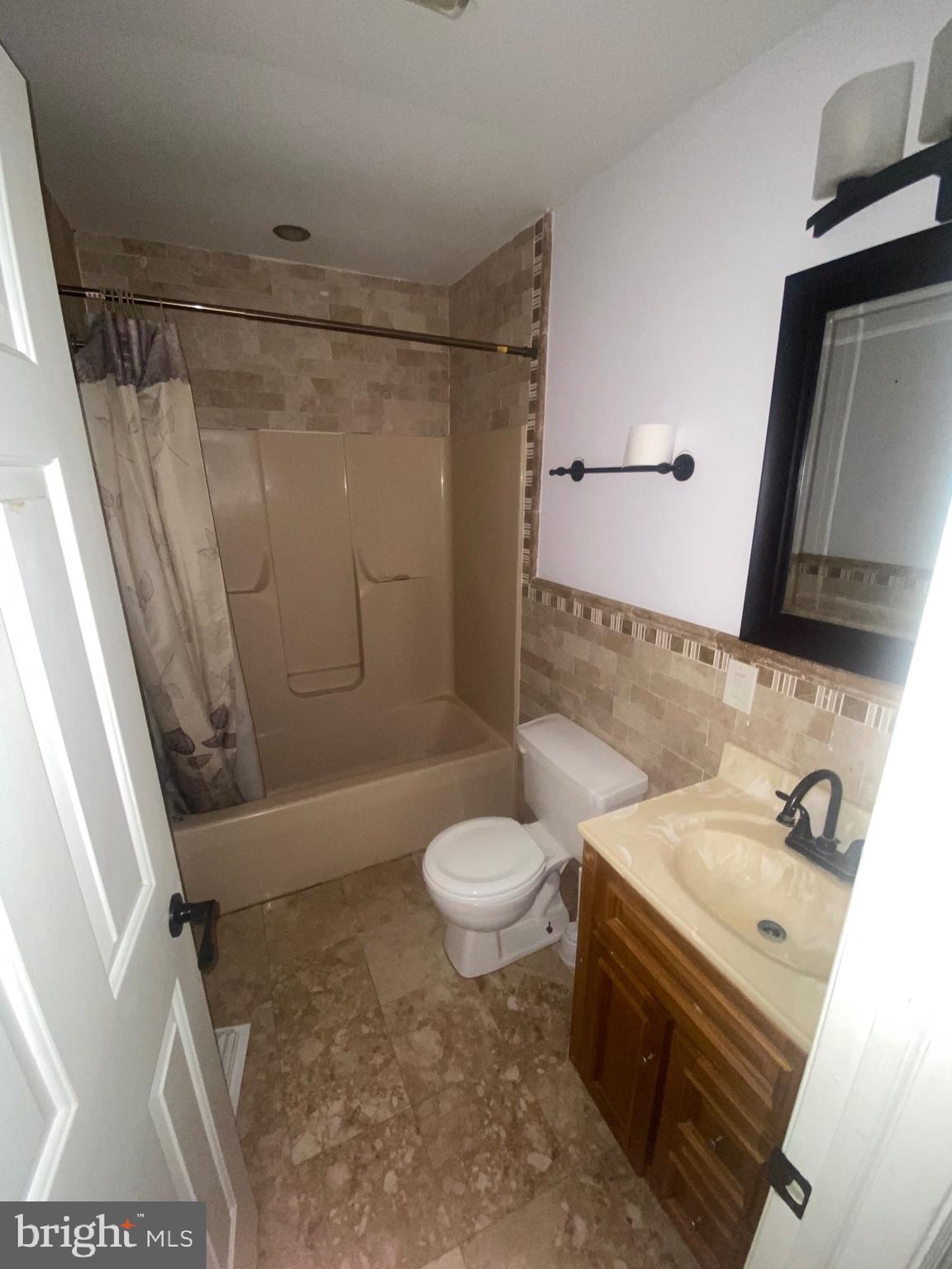 CLIFTON HEIGHTS - Residential