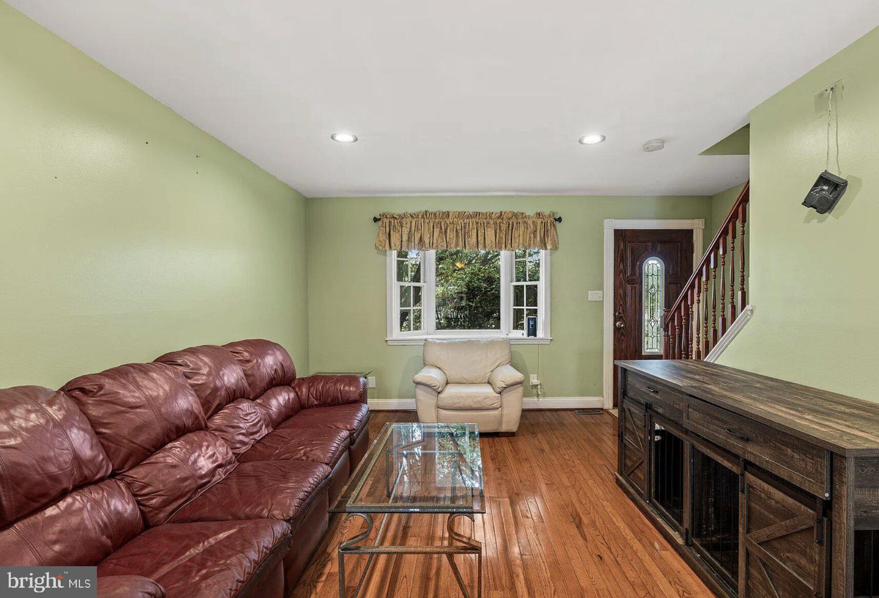 CLIFTON HEIGHTS - Residential