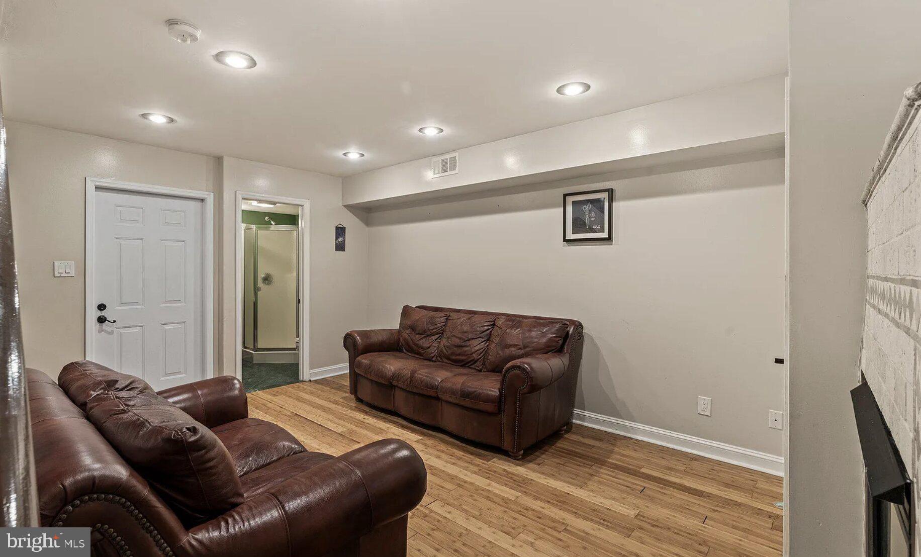 CLIFTON HEIGHTS - Residential