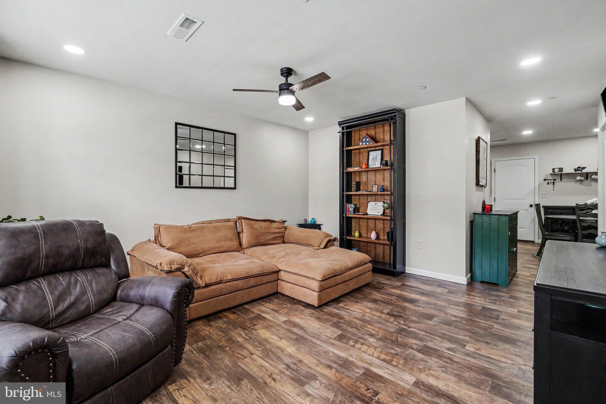 TRAIL SIDE - Residential