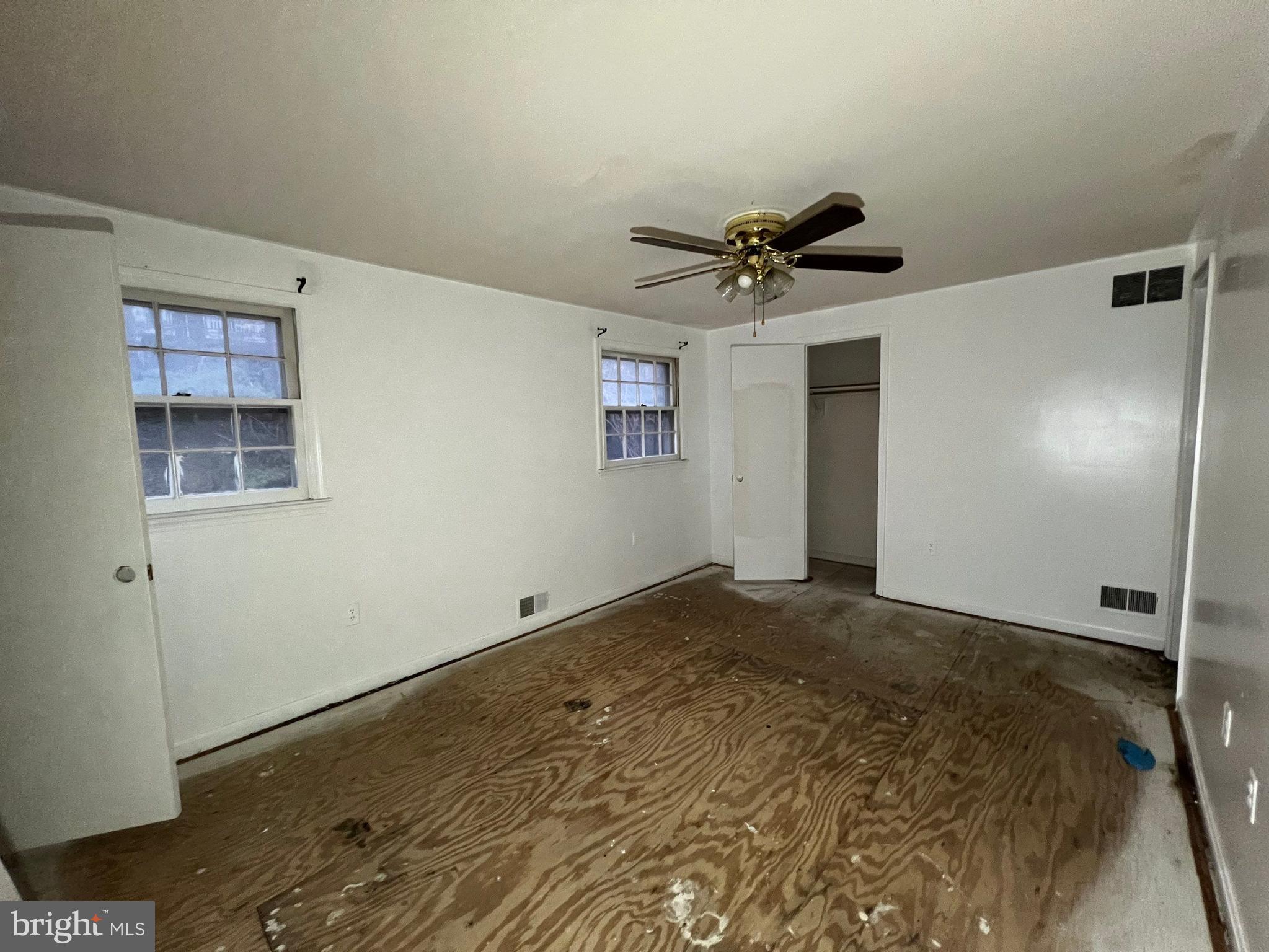PINEWOOD HILL - Residential