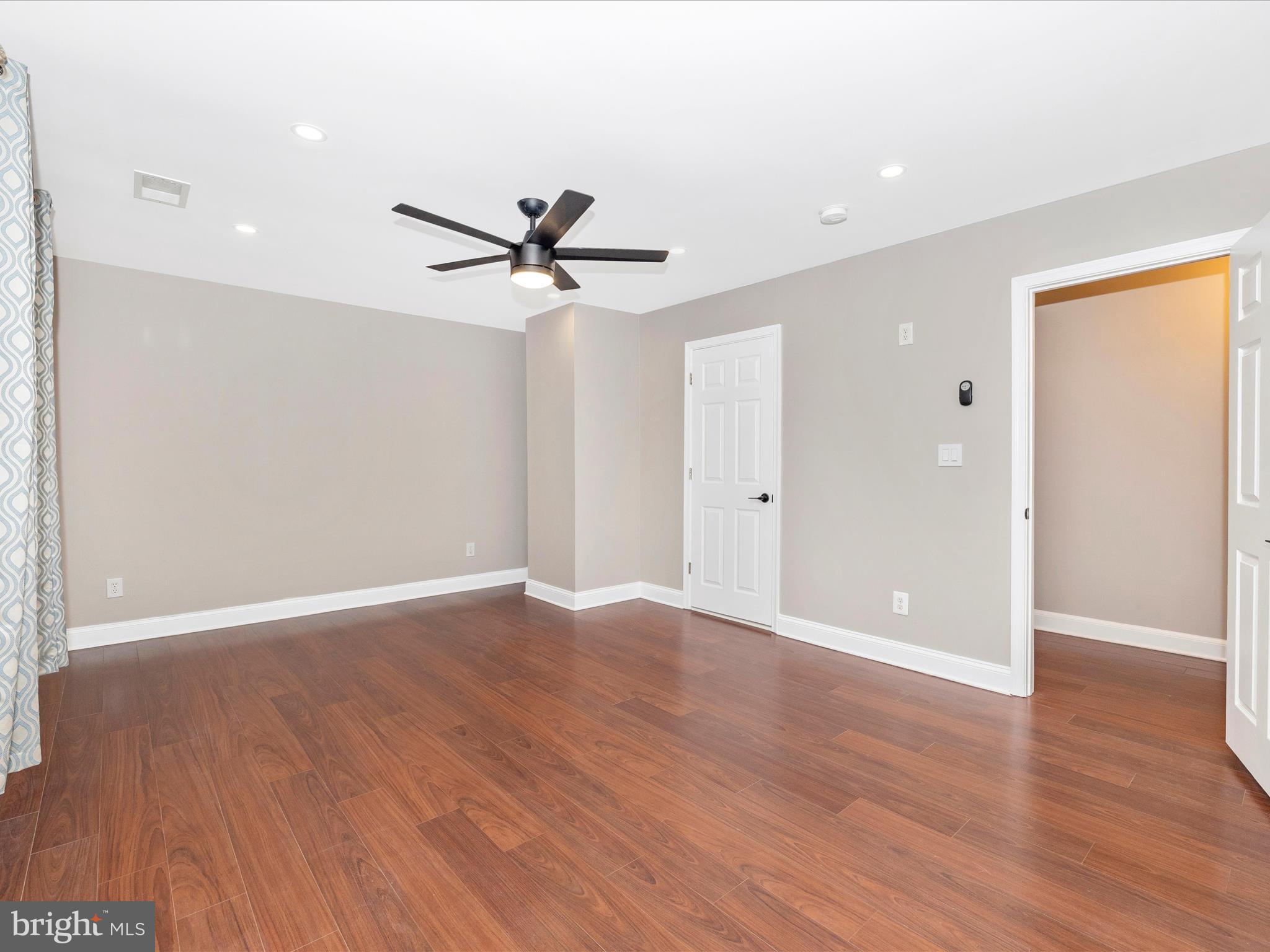 DAMASCUS OUTSIDE - Residential Lease