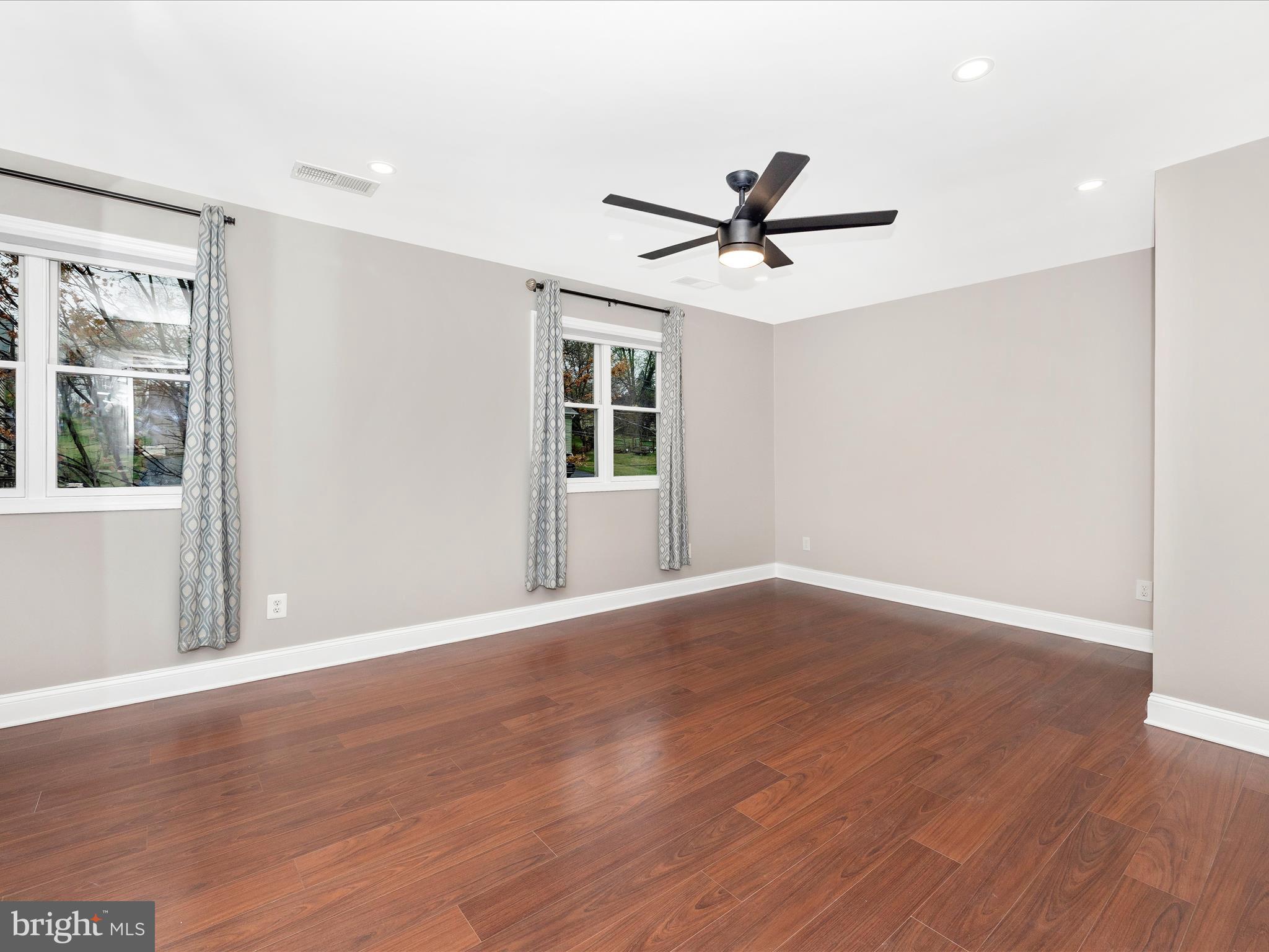 DAMASCUS OUTSIDE - Residential Lease