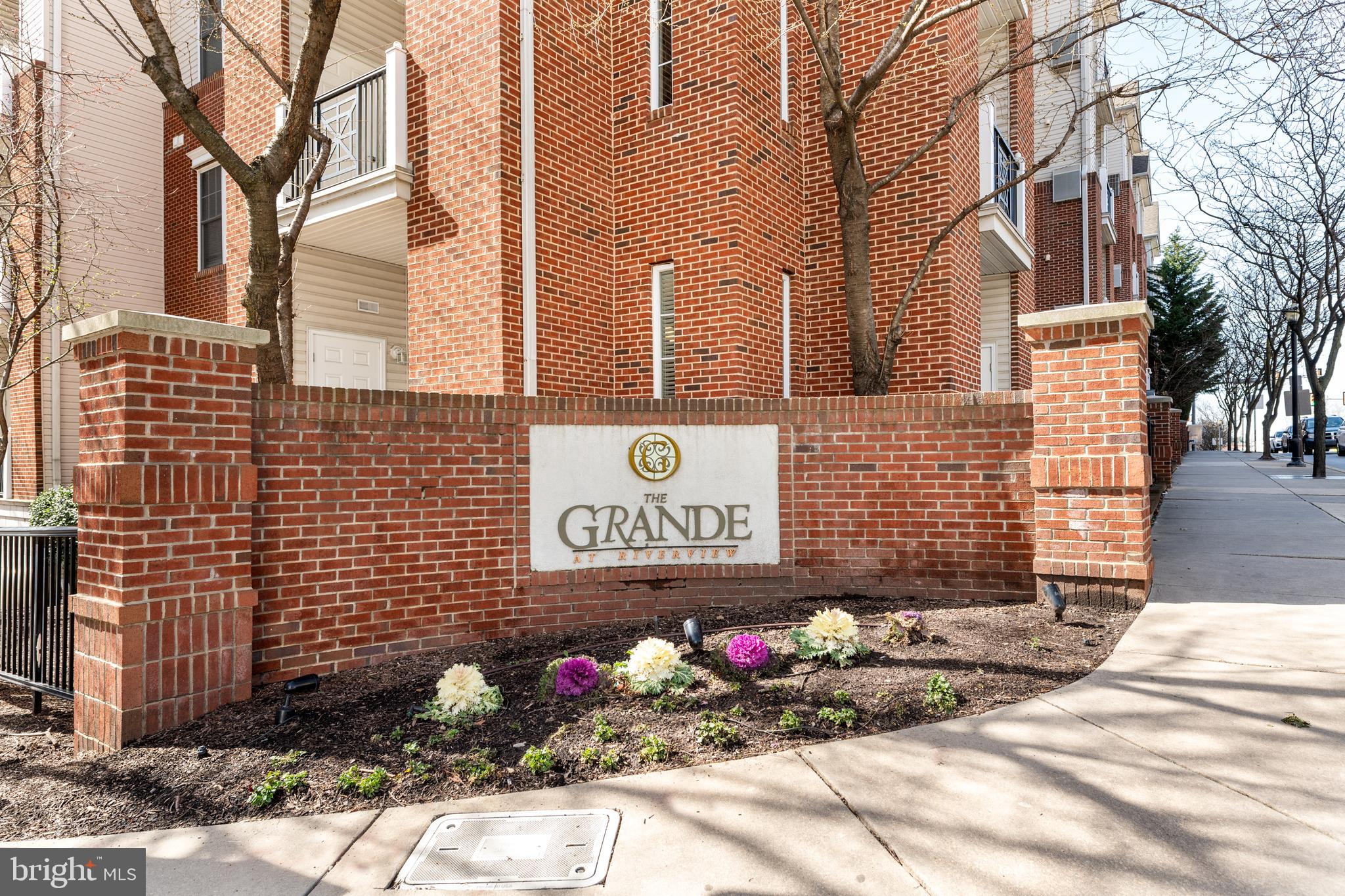THE GRANDE AT RIVERVIEW - Residential