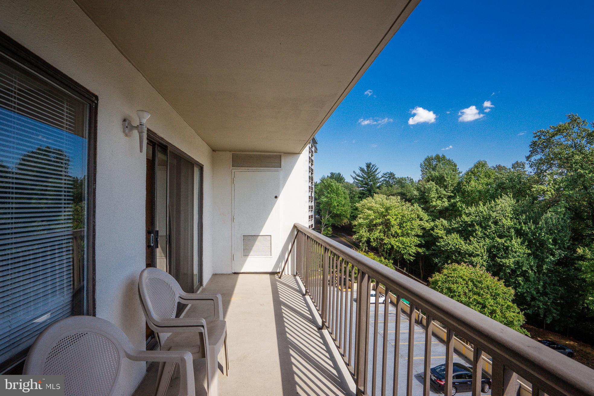LAKESIDE PLAZA - Residential Lease