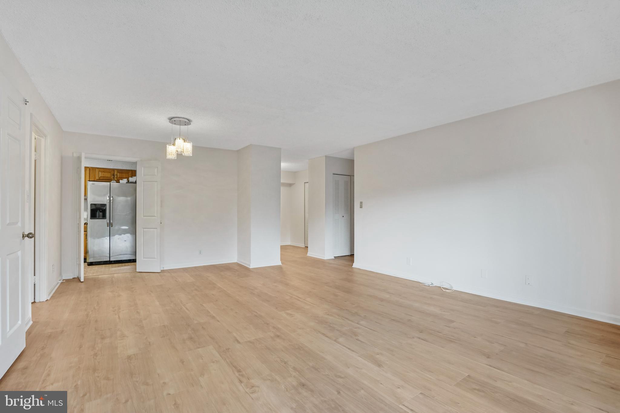LAKESIDE PLAZA - Residential Lease