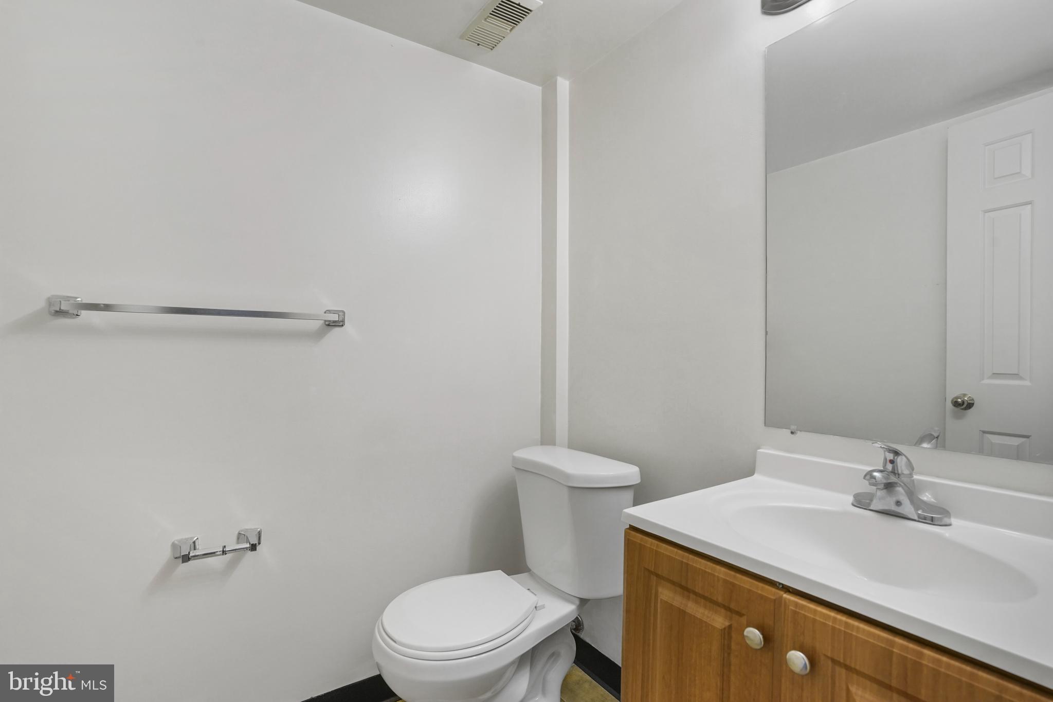 LAKESIDE PLAZA - Residential Lease