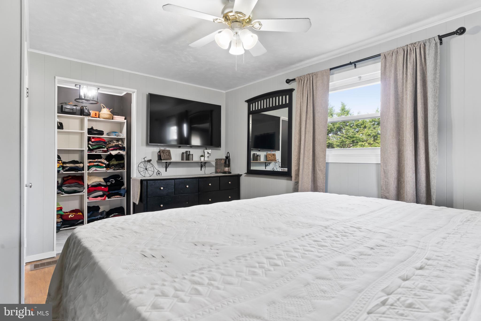 VALLEY STREAM ESTATES - Residential