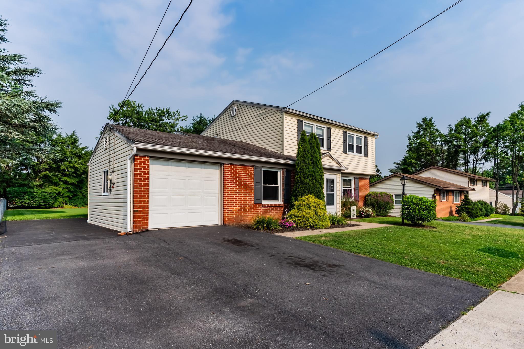 VALLEY STREAM ESTATES - Residential