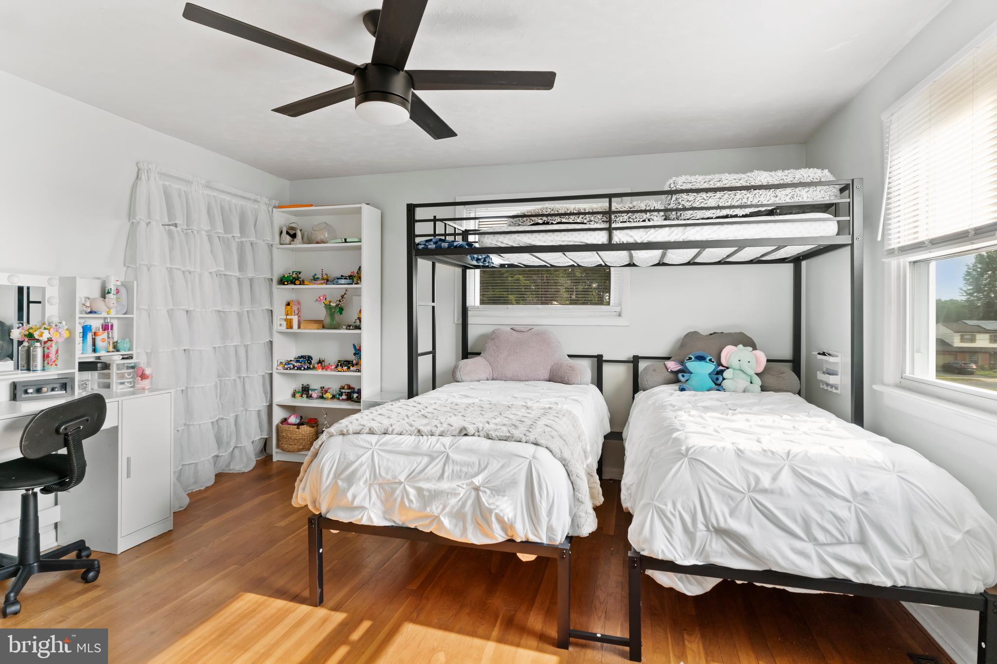 VALLEY STREAM ESTATES - Residential