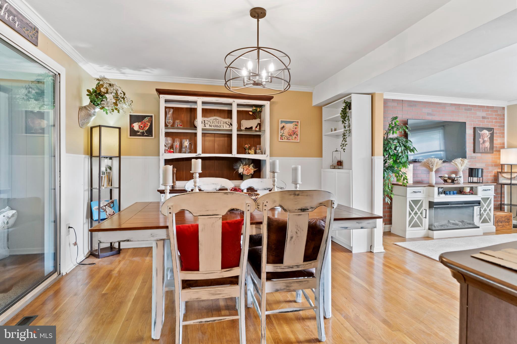 VALLEY STREAM ESTATES - Residential