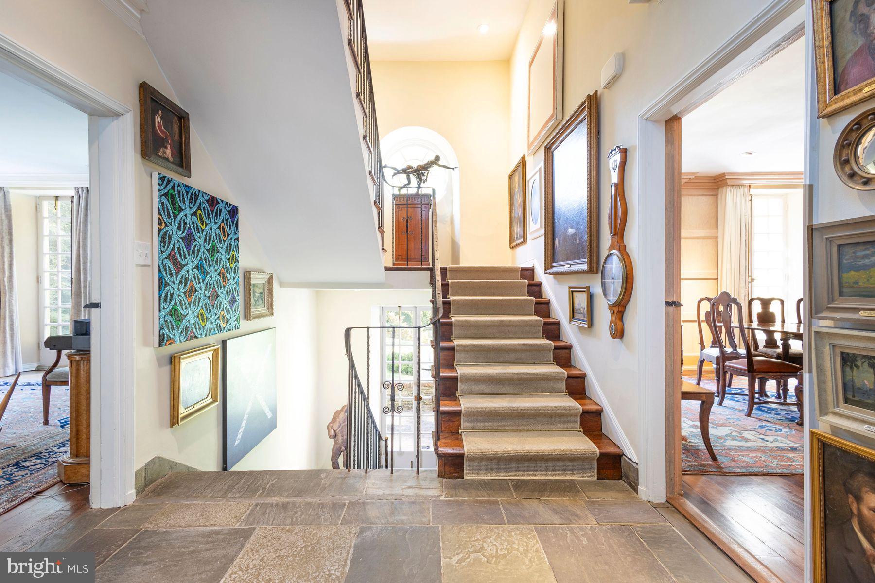 CHESTNUT HILL - Residential