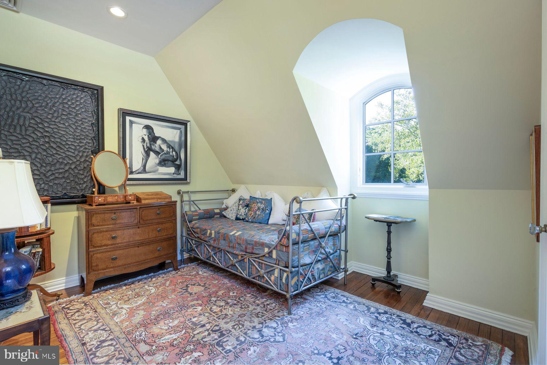 CHESTNUT HILL - Residential