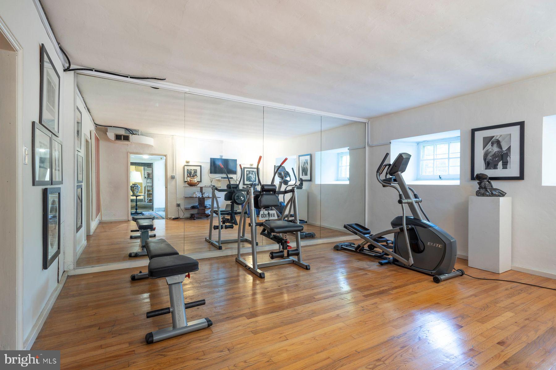 CHESTNUT HILL - Residential