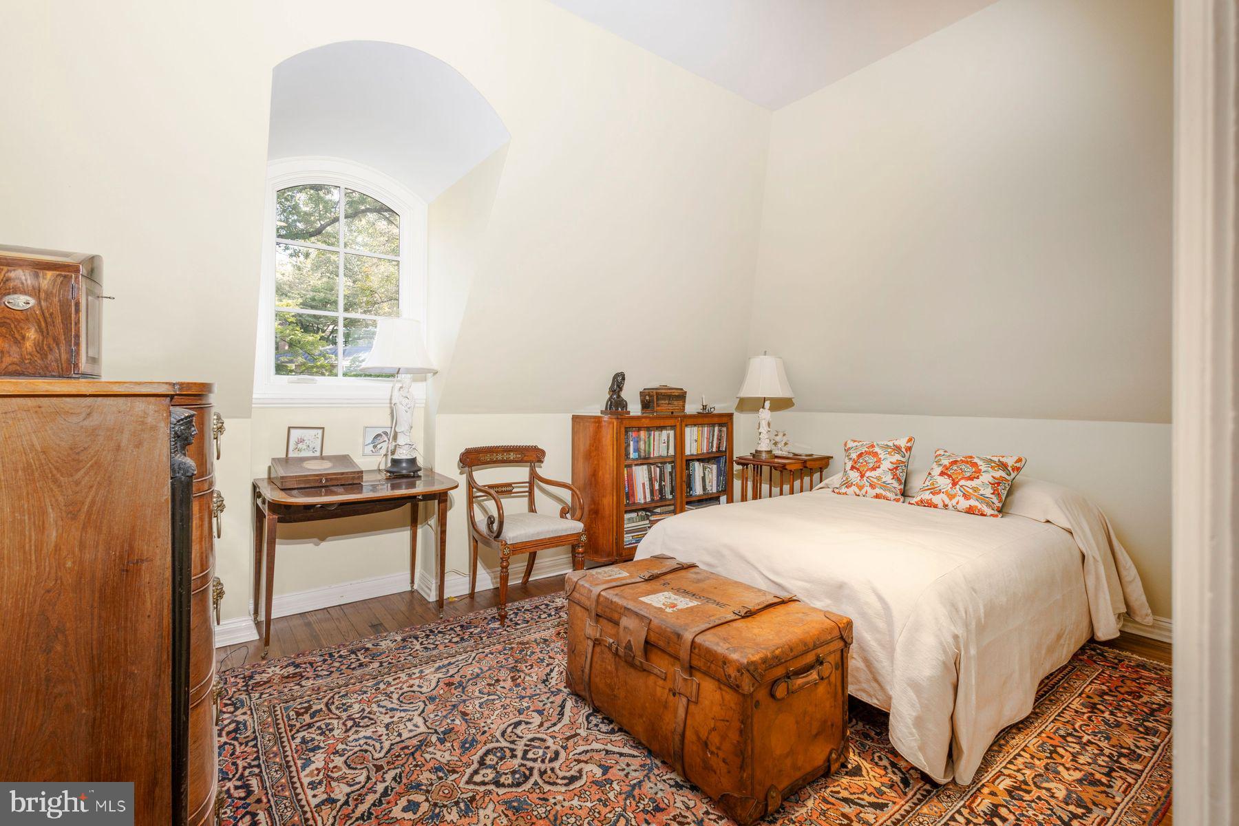 CHESTNUT HILL - Residential