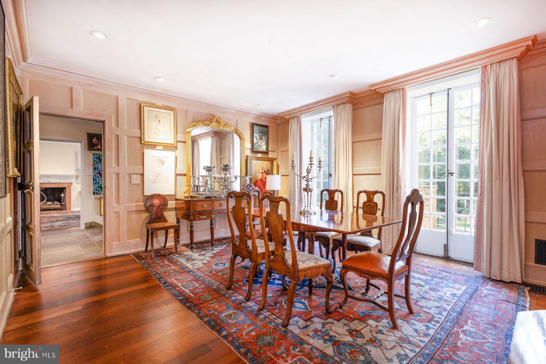 CHESTNUT HILL - Residential
