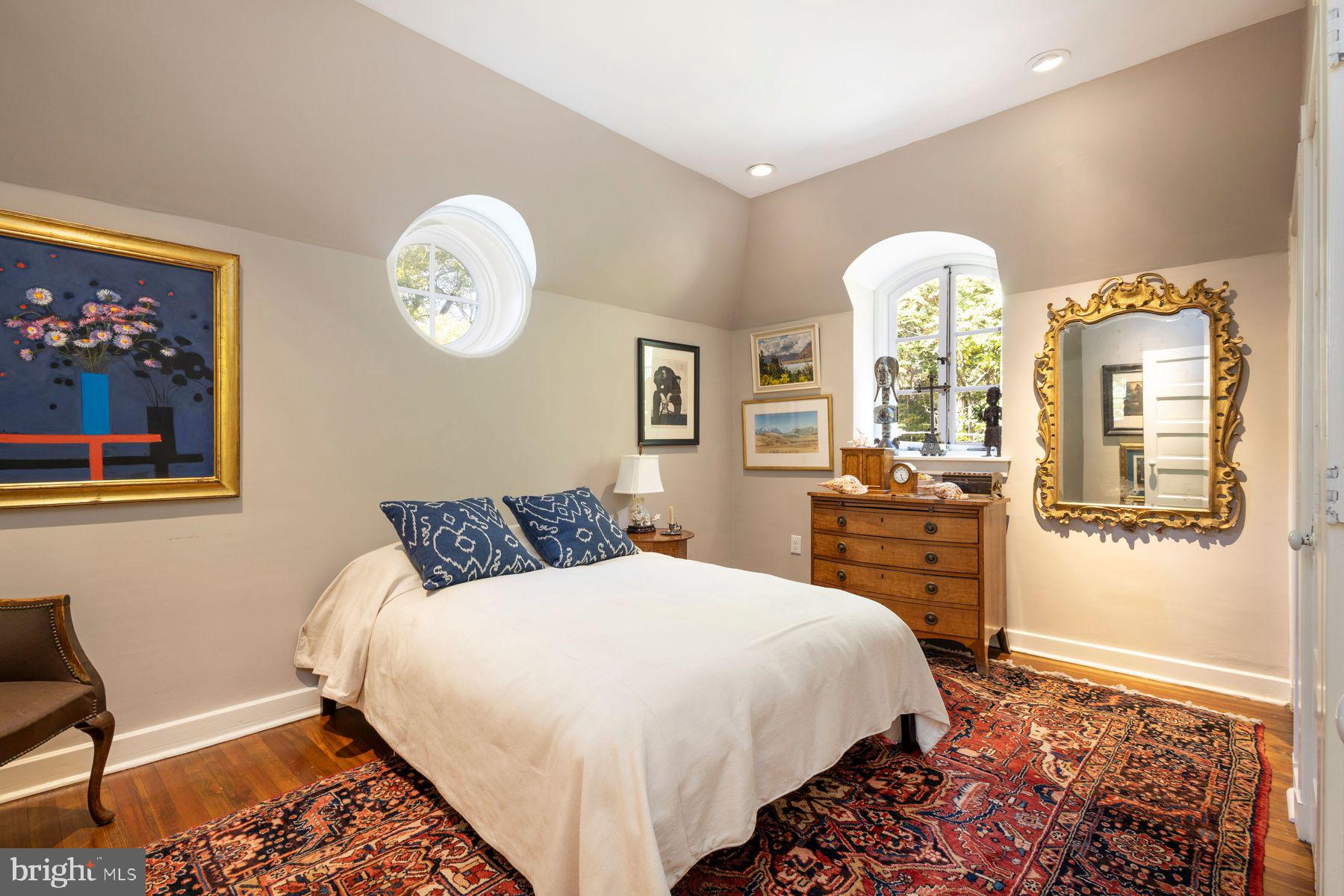 CHESTNUT HILL - Residential