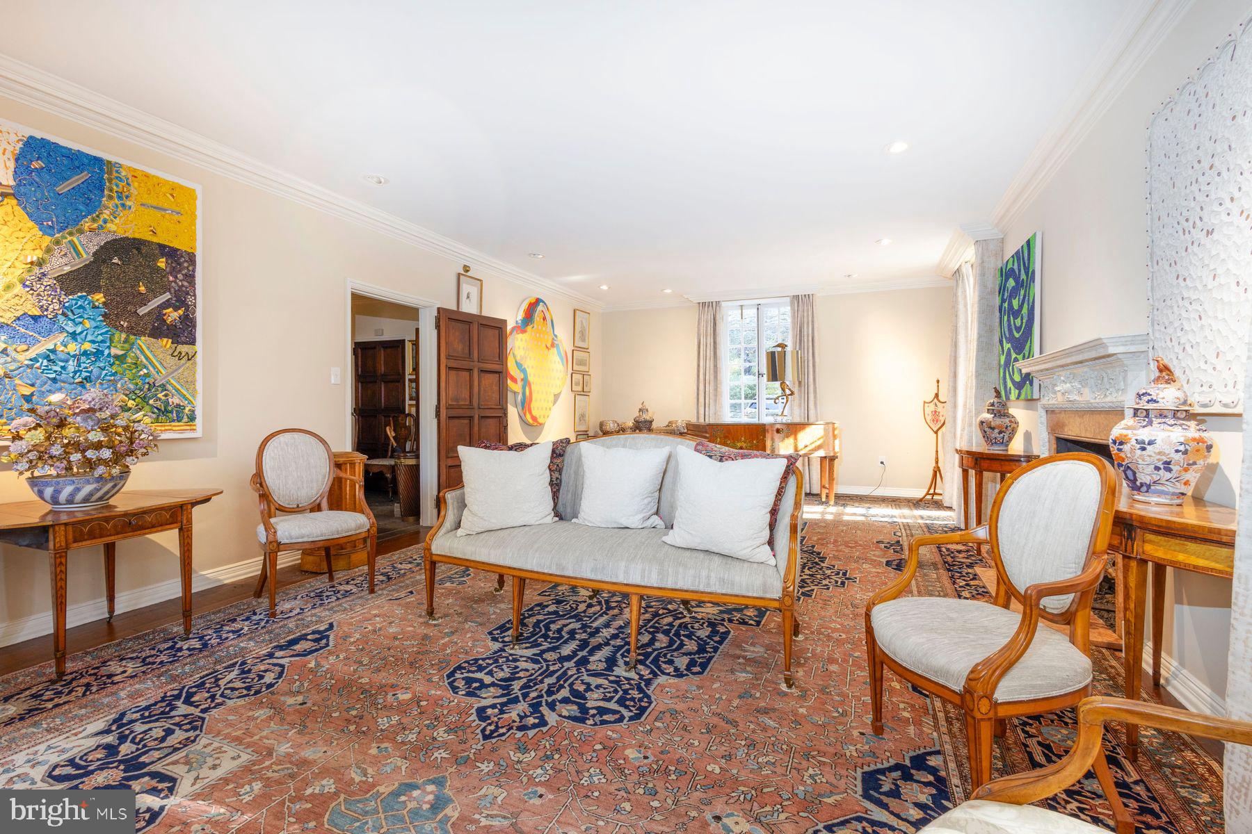 CHESTNUT HILL - Residential