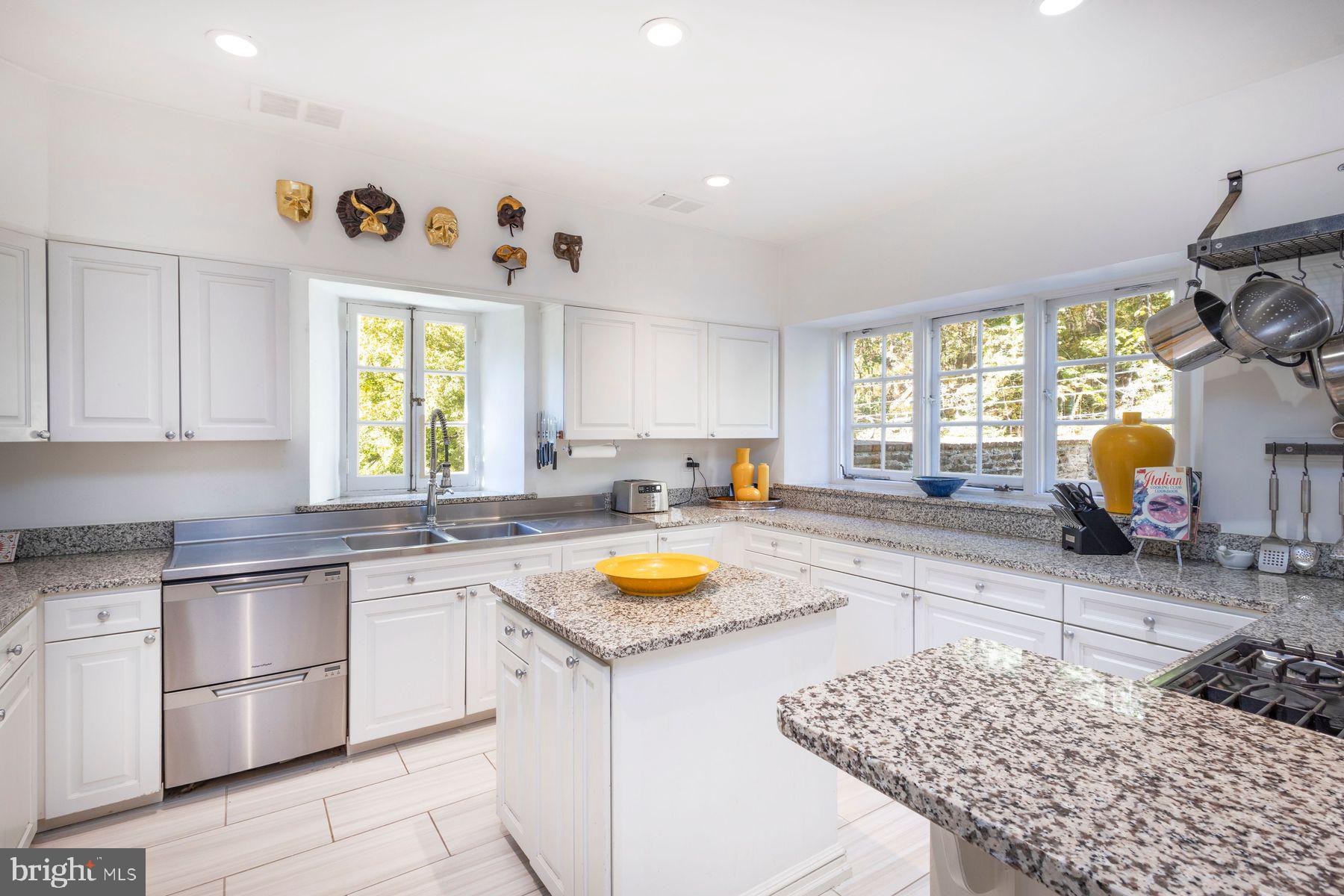 CHESTNUT HILL - Residential