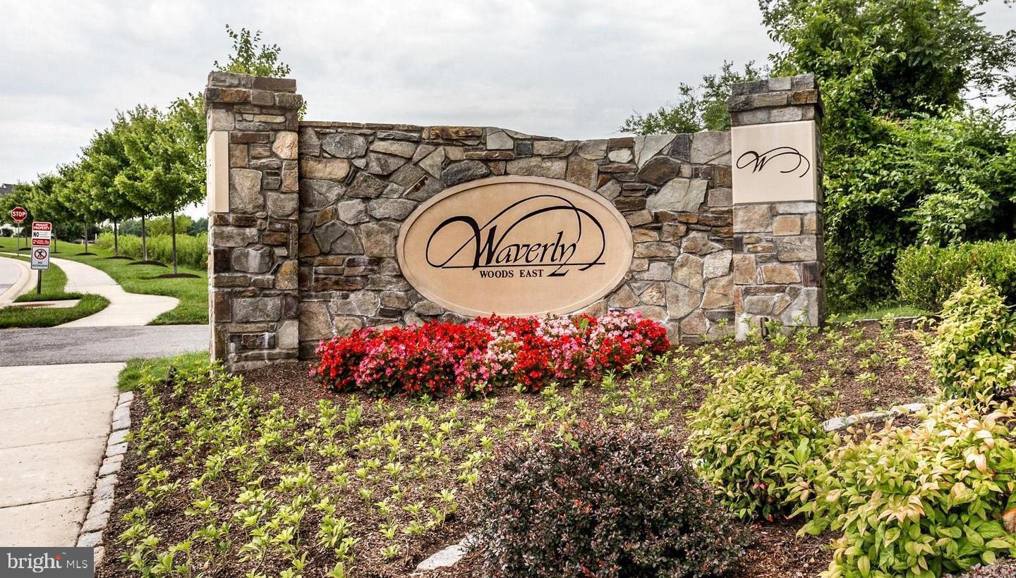COURTYARDS AT WAVERLY WOODS - Residential