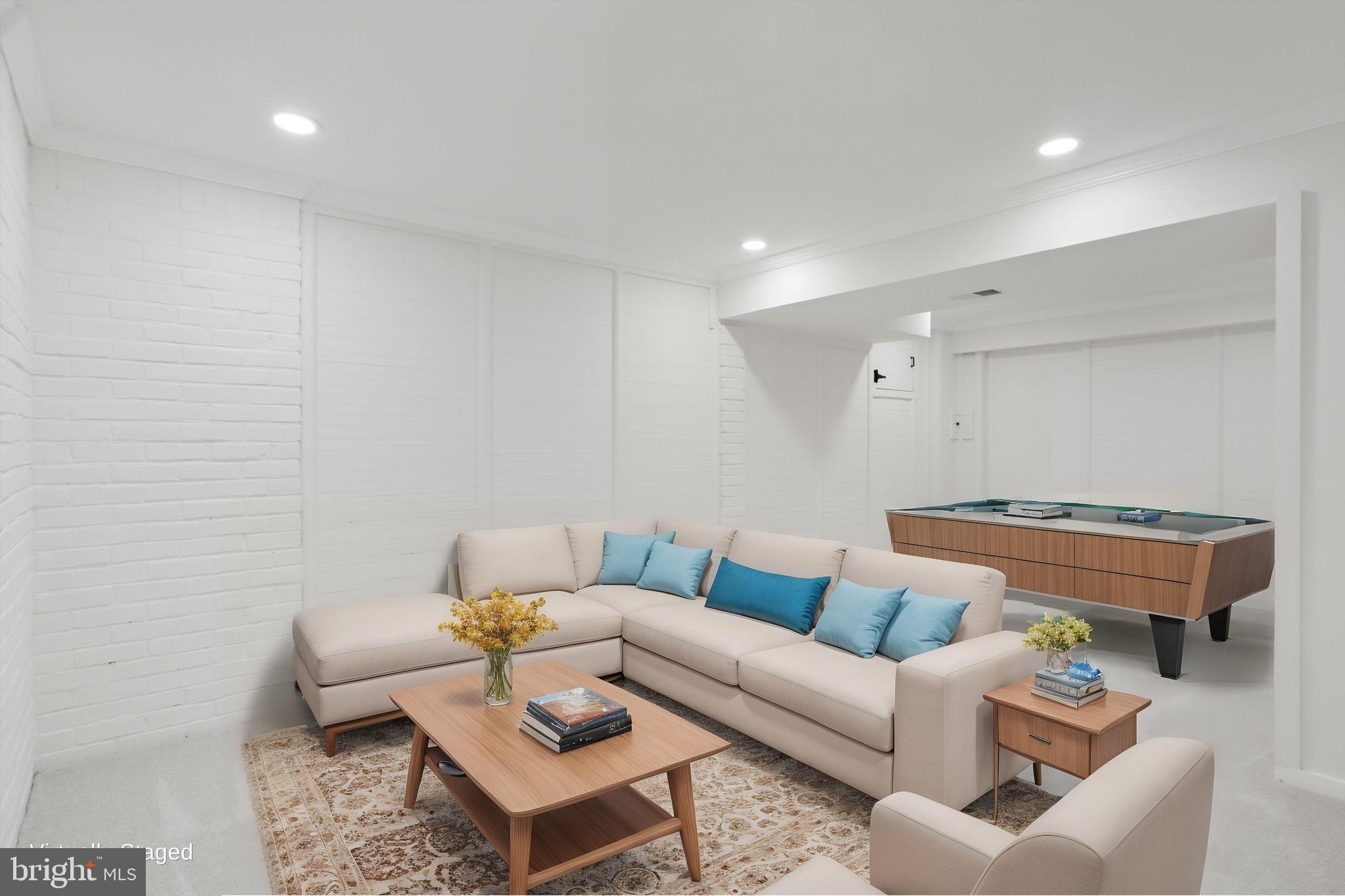 FAIRFAX CLUB ESTATES - Residential