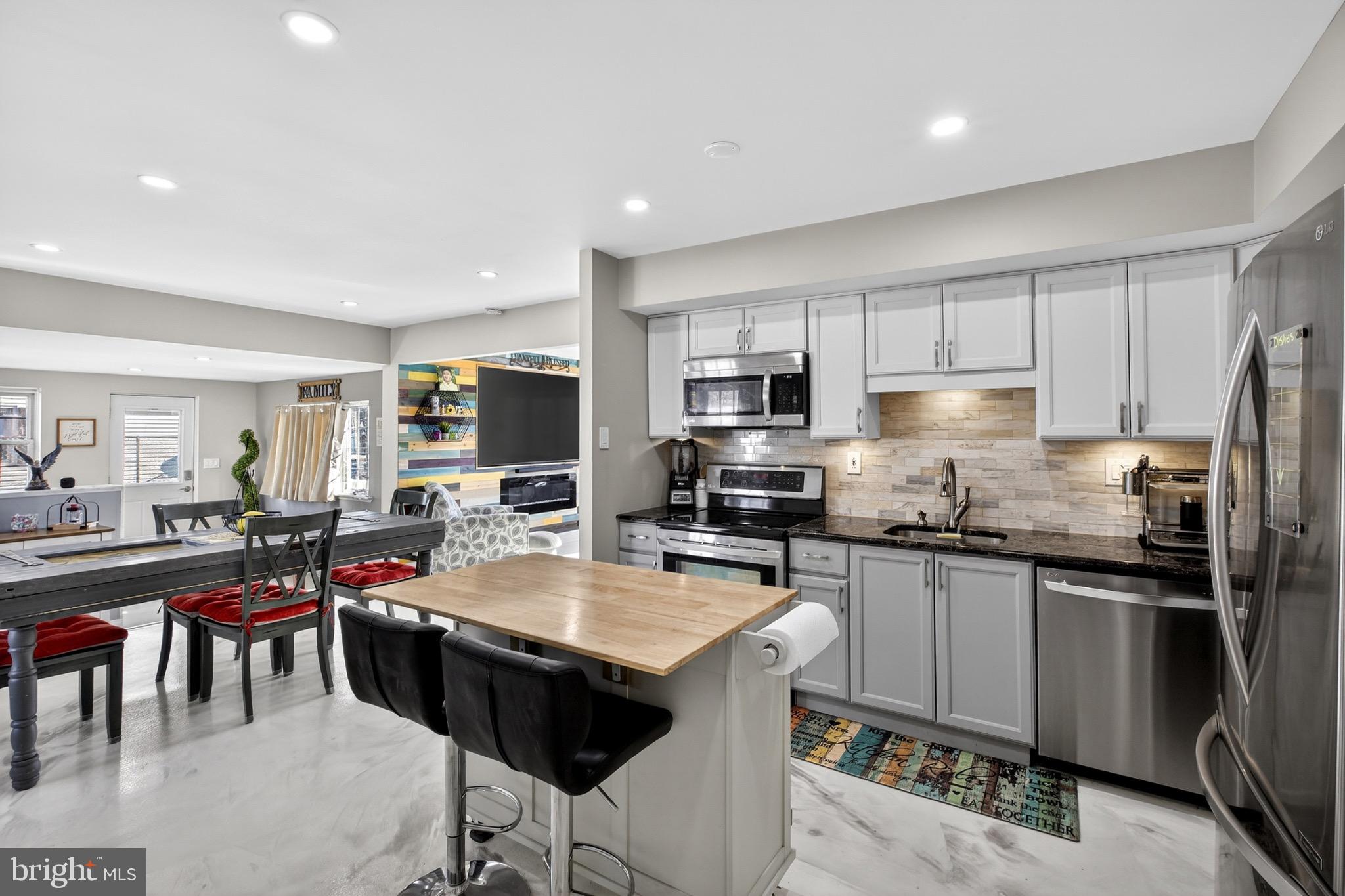 WOODRIDGE EAST - Residential