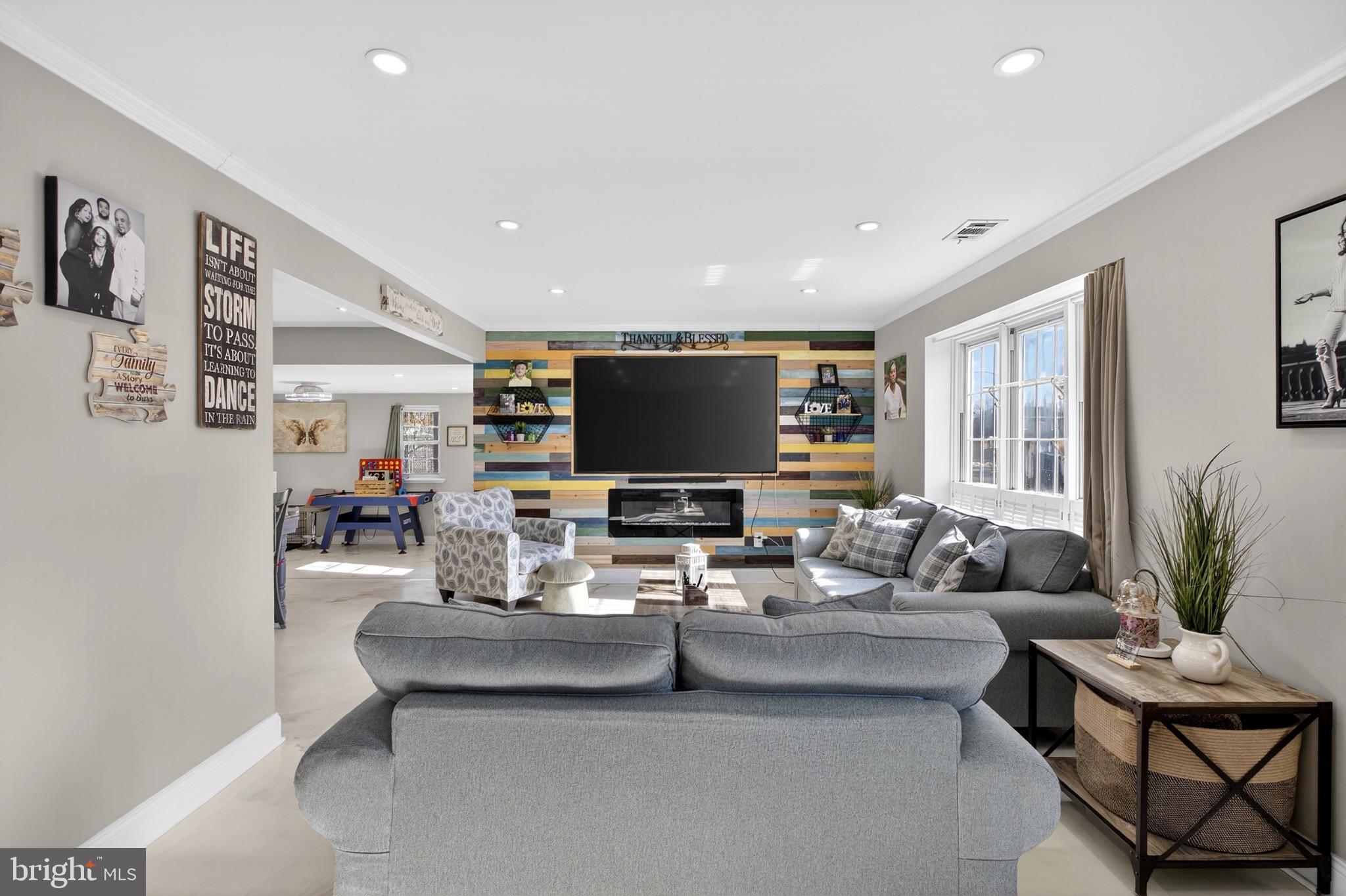 WOODRIDGE EAST - Residential