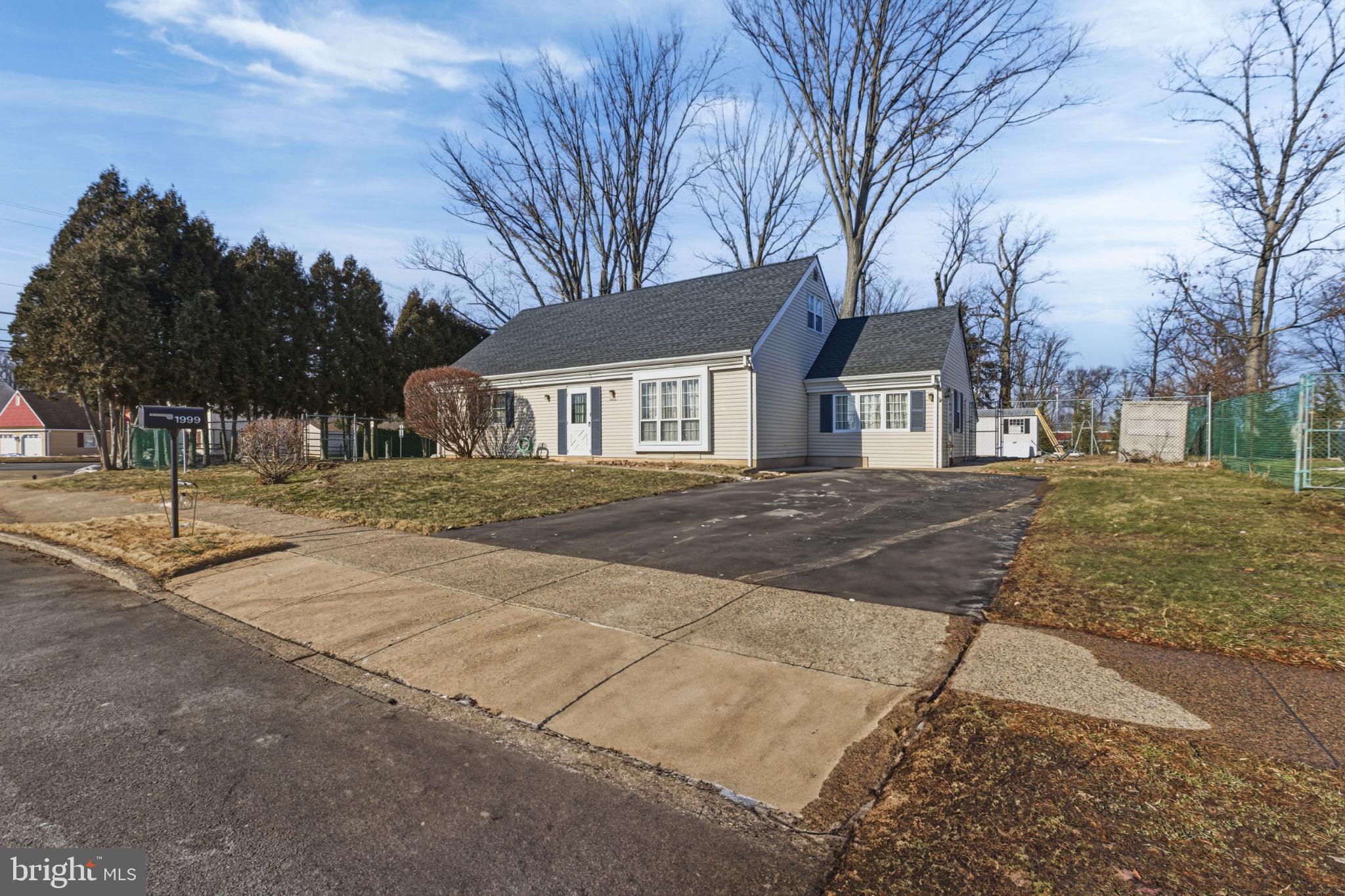 WOODRIDGE EAST - Residential