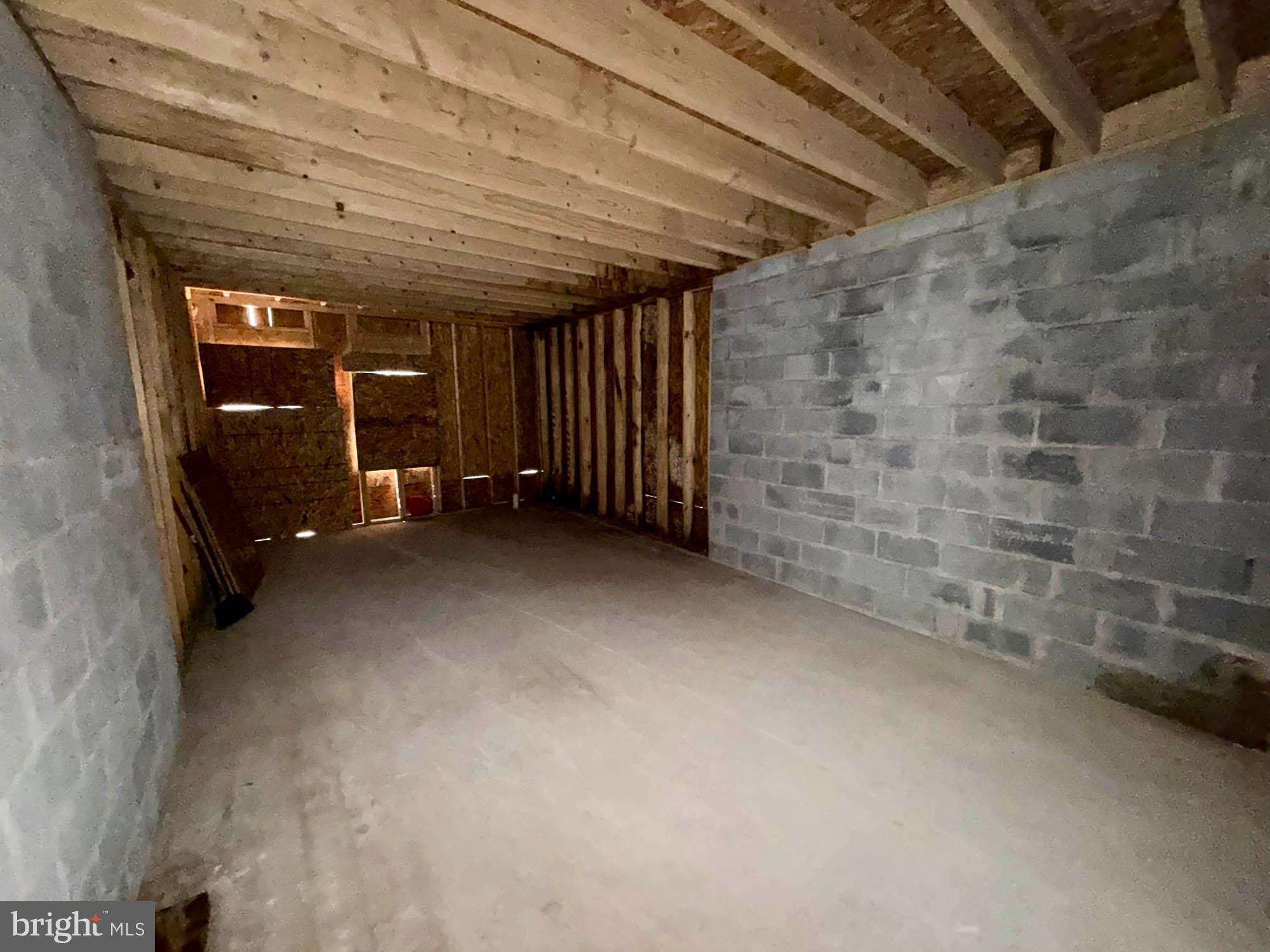 HOLLINS MARKET - Residential
