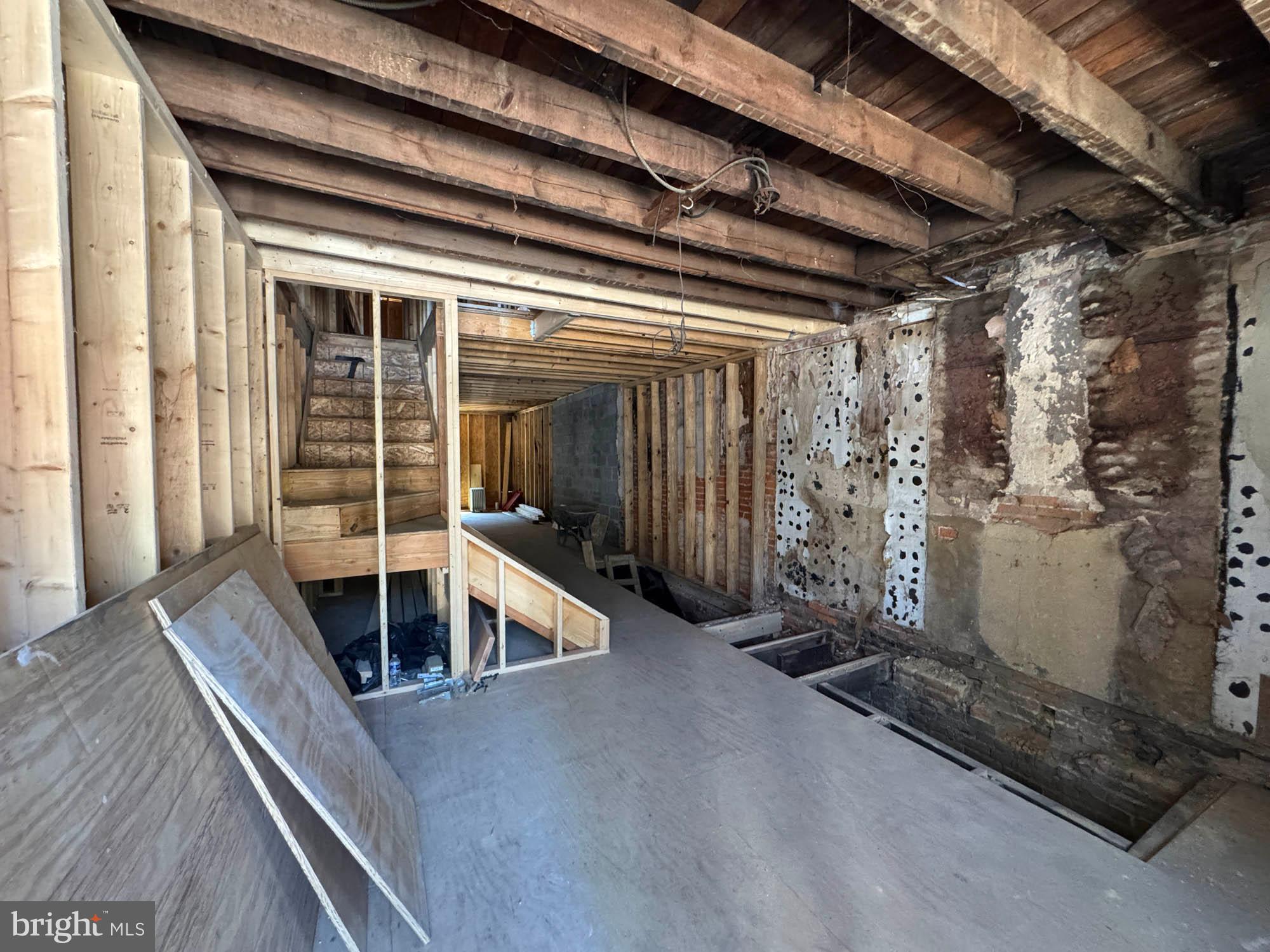 HOLLINS MARKET - Residential