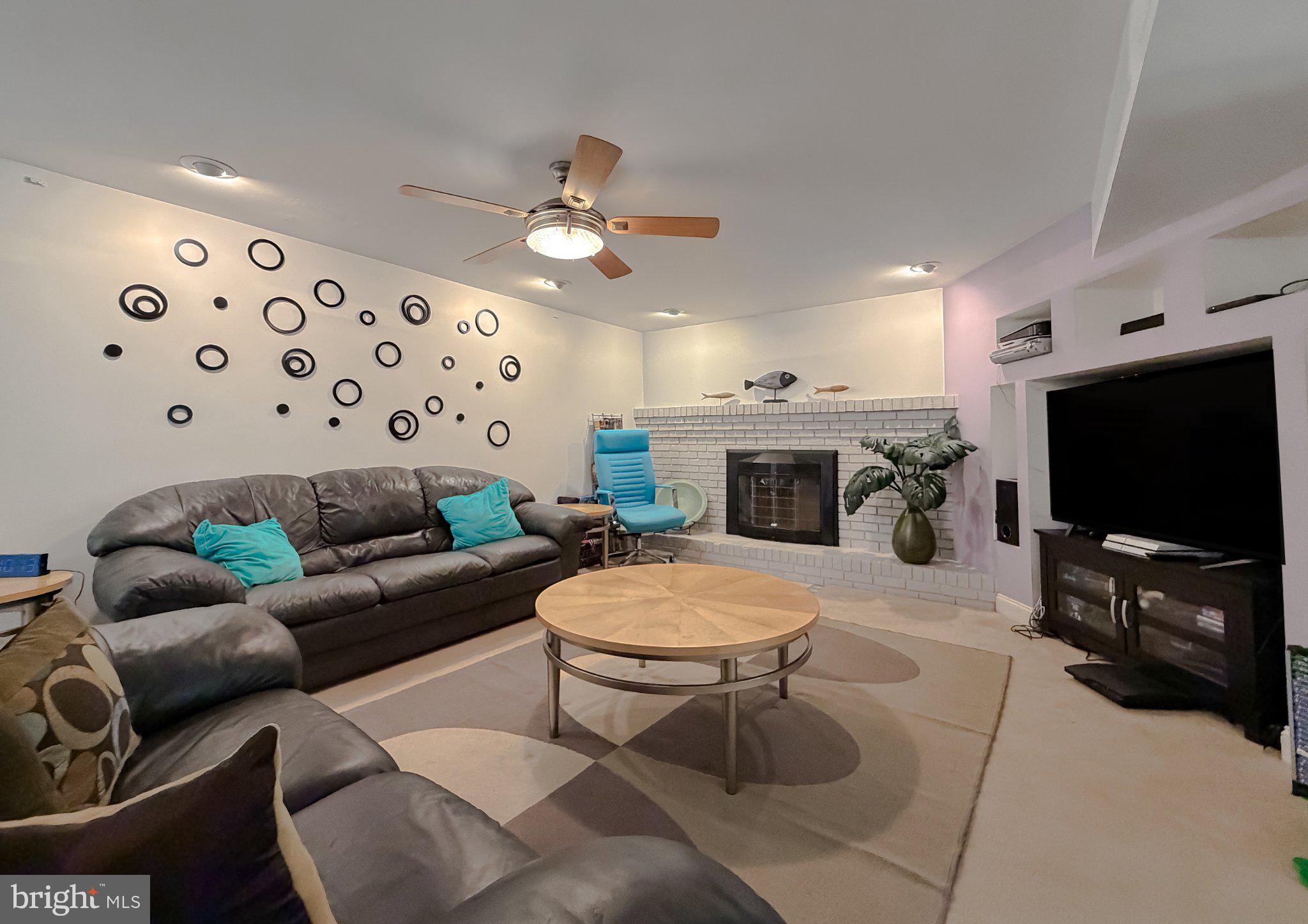 SINGING HILLS - Residential
