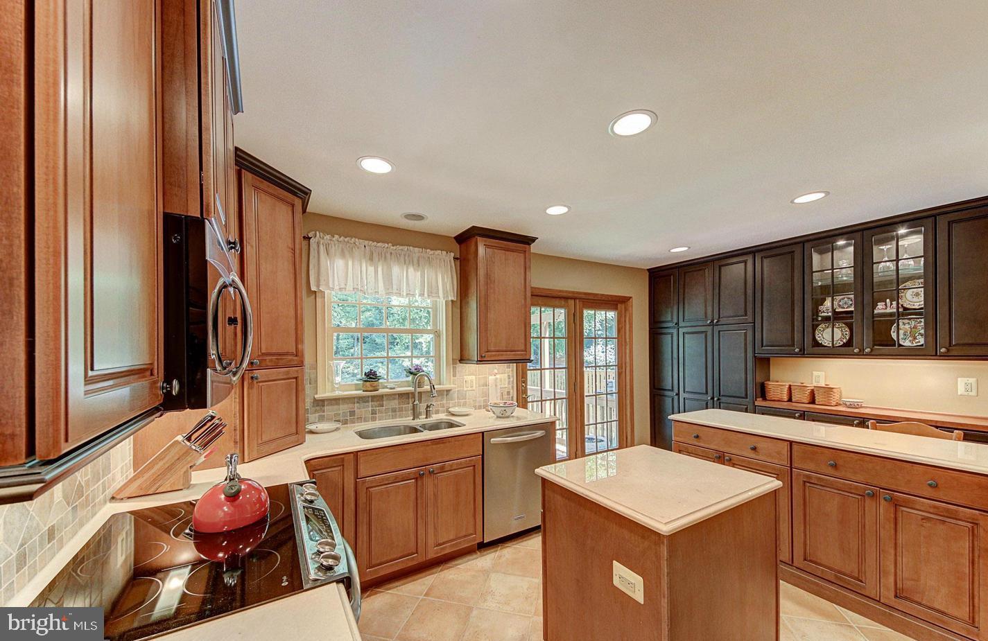 KINGS MANOR - Residential Lease