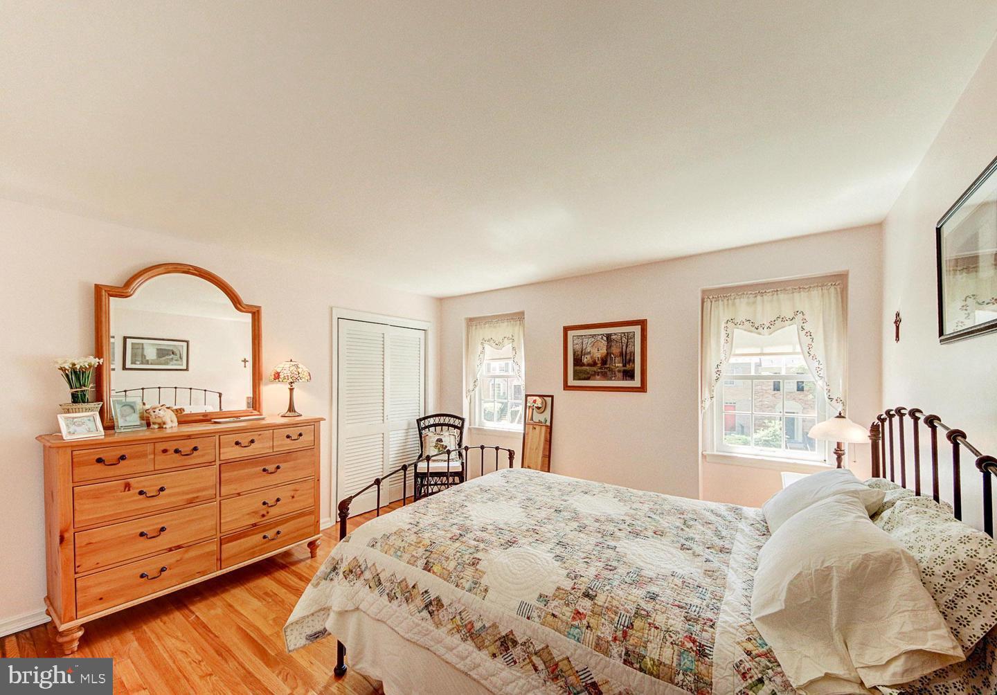 KINGS MANOR - Residential Lease