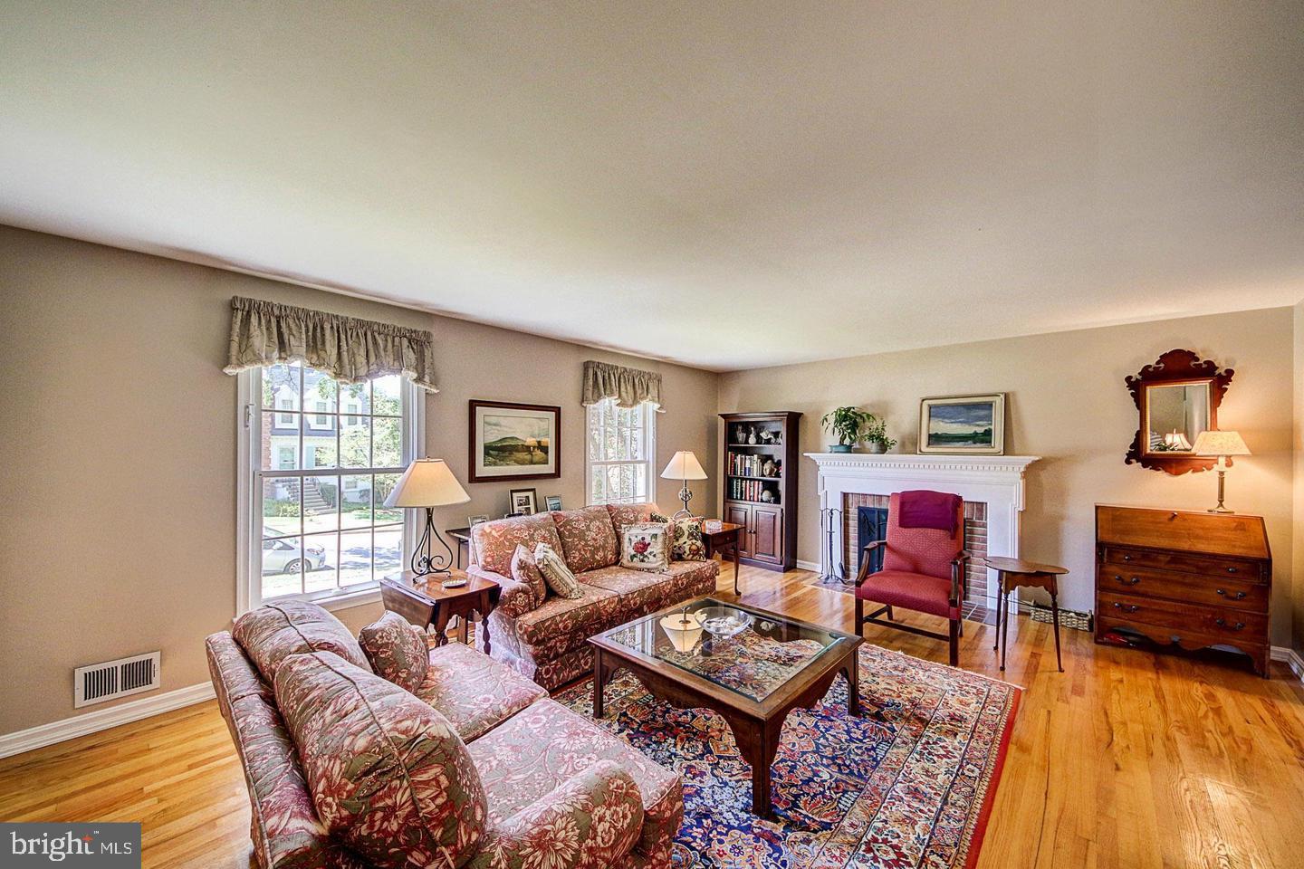KINGS MANOR - Residential Lease
