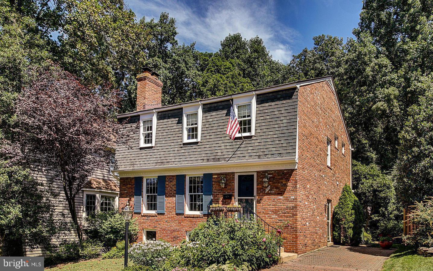 KINGS MANOR - Residential Lease