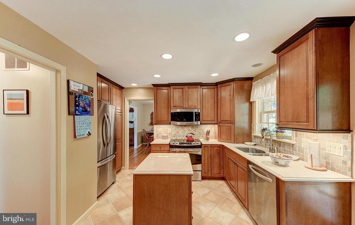 KINGS MANOR - Residential Lease