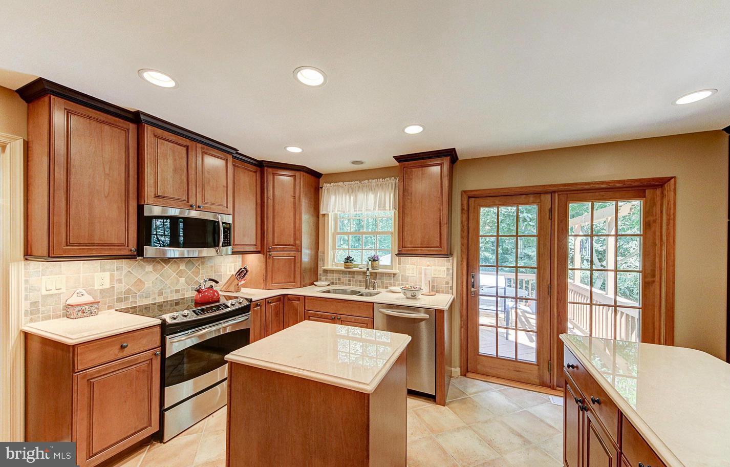 KINGS MANOR - Residential Lease