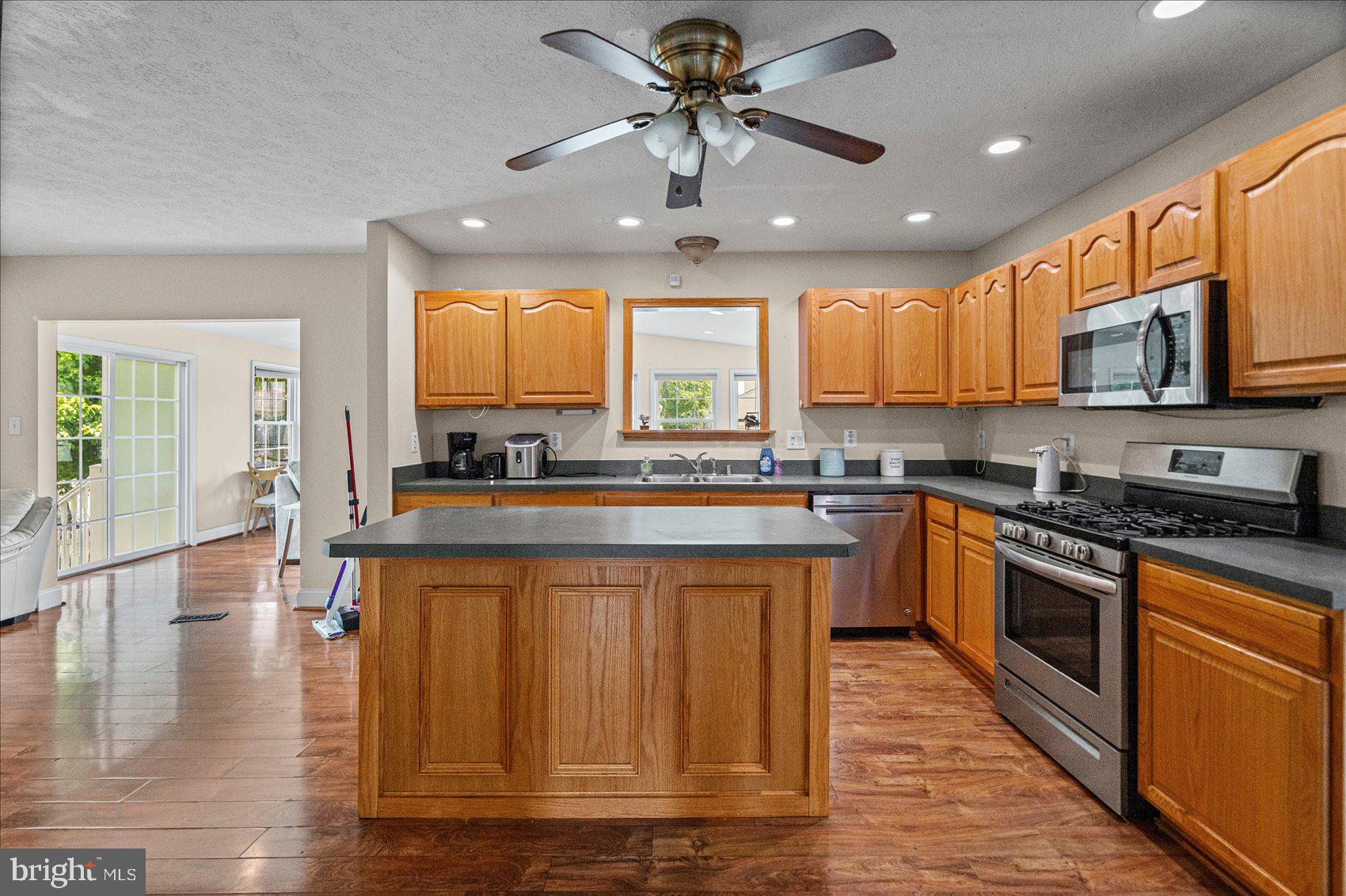 BEACHWOOD ESTATES - Residential
