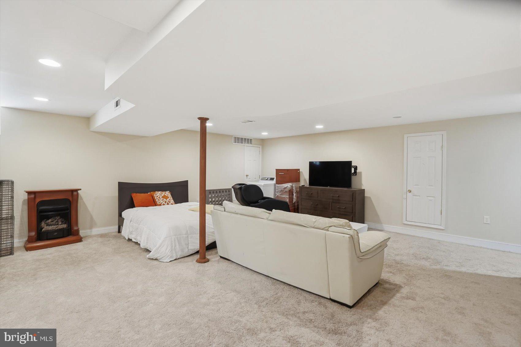 BEACHWOOD ESTATES - Residential