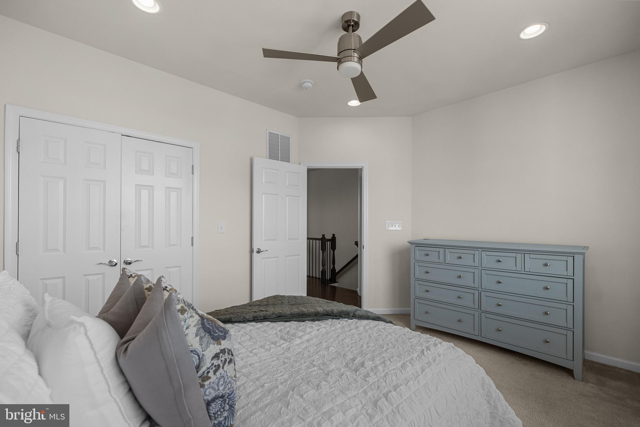 CAMBRIA SQUARE - Residential