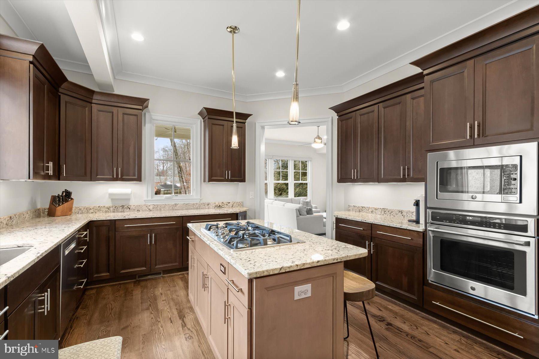 GROVE AVENUE - Residential